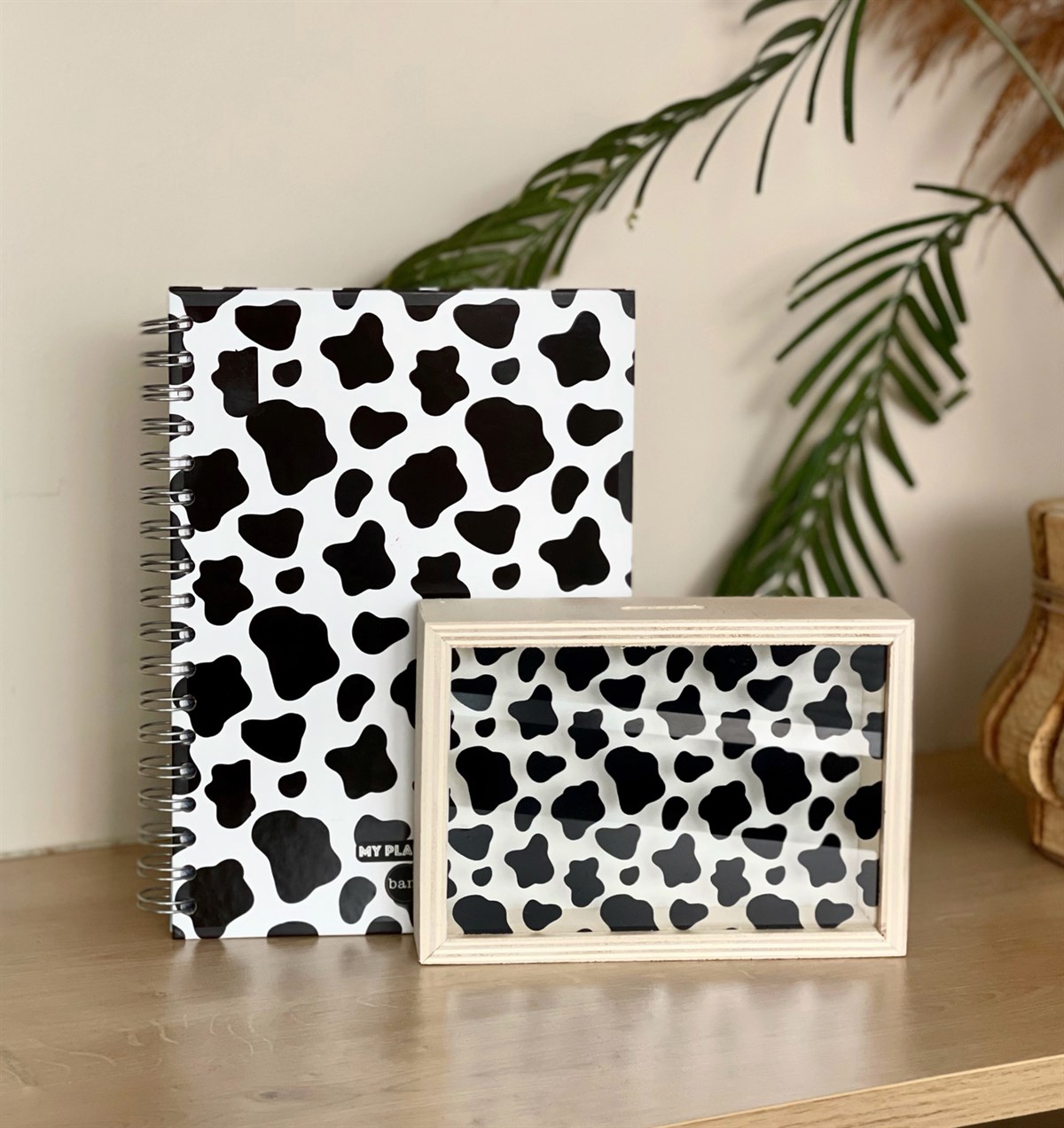 İnek Tasarımlı Konuşan Ajanda Ve Ahşap Kumbara Hediye SetiGiftmodaGmhs100827