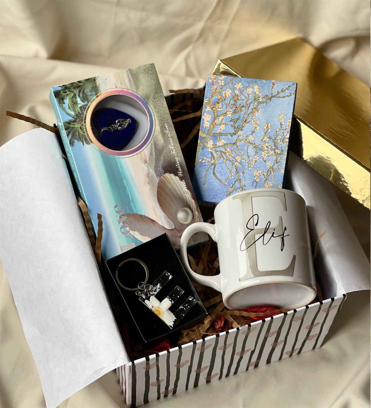 Kişiye Özel Kupa Epkosi Anahtarlık İnci Kolye Ve İlk Bahar Tasarımlı Mini AlbümgiftmodaGmhs100664