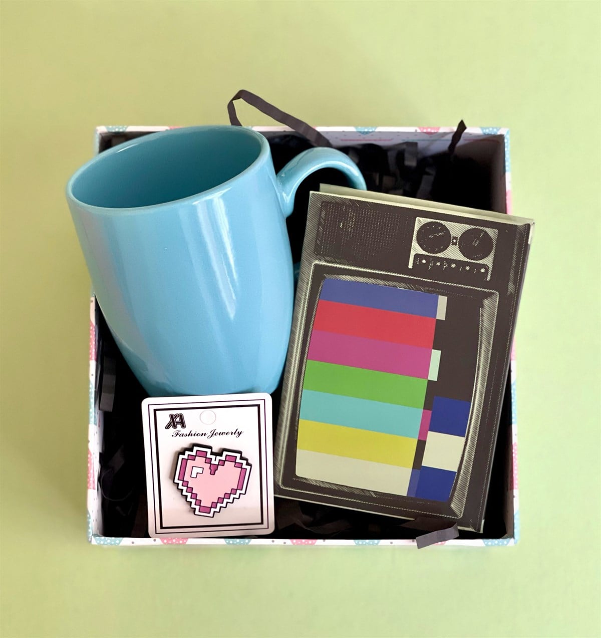 Nostaljik Tv Tasarımlı Mini Albüm Mavi Bulut Kupa Ve Rozet Mini Hediye SetigiftmodaGmhs100911