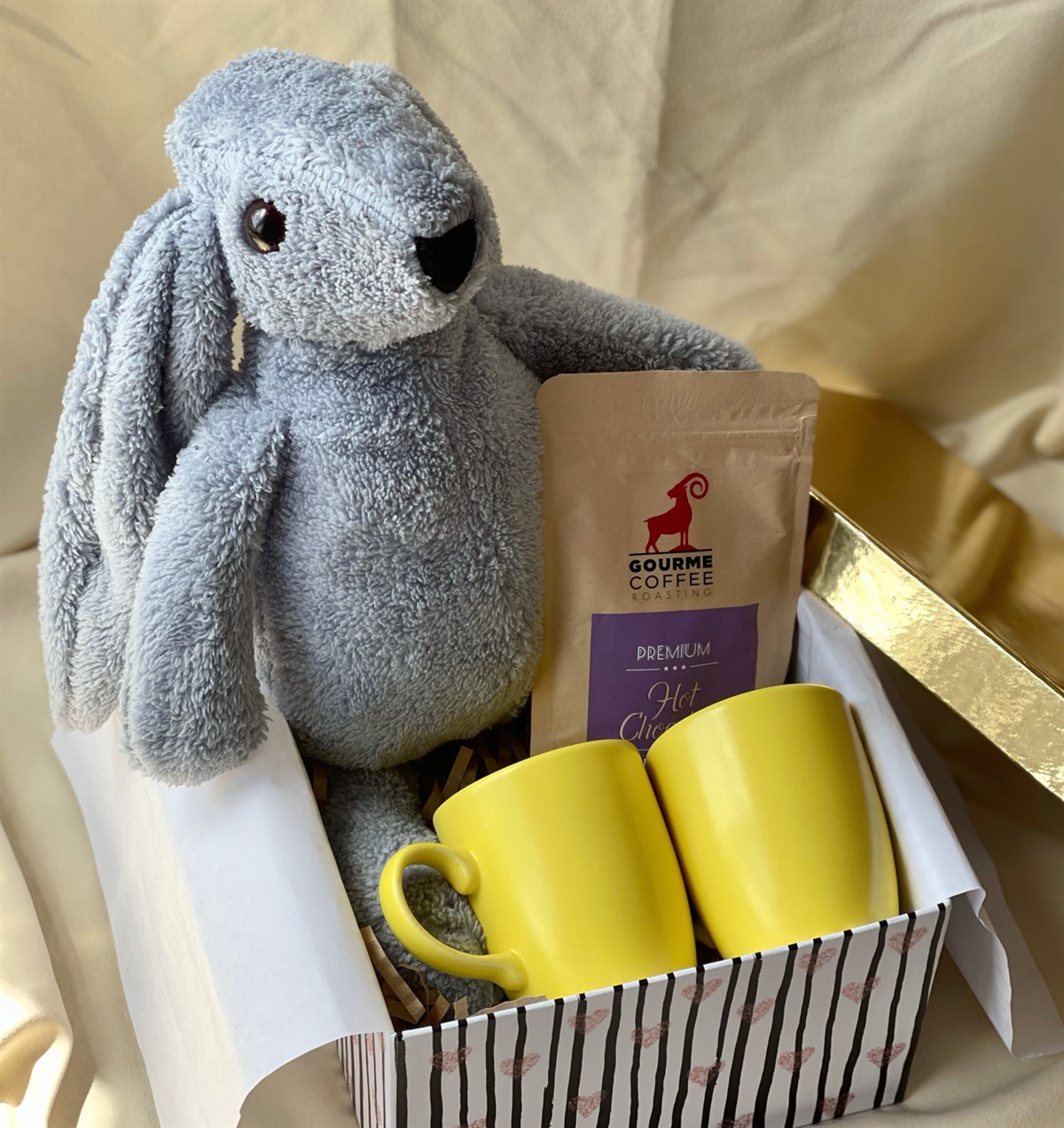 Gri Peluş Tavşan Sıcak Çikolata Ve 2'li Sarı Bulut Kupa Hediye SetigiftmodaGmhs100743