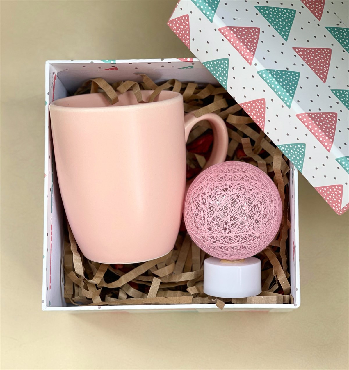 Özel Kutulu Pembe Bulut Kupa ve Hasır Lamba Mini Hediye SetigiftmodaGmhs100833