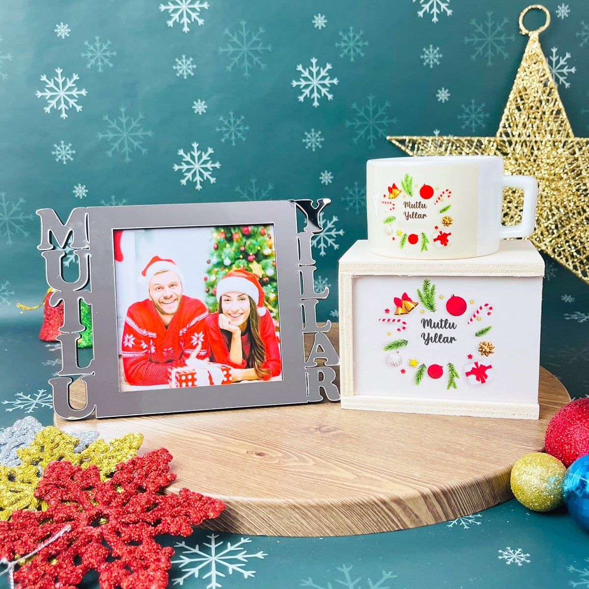 Mutlu Yıllar Fotoğraf Standlı Mdf Çerçeve Gümüş Ve Kutulu Kupa Hediye SetigiftmodaGmhs101337