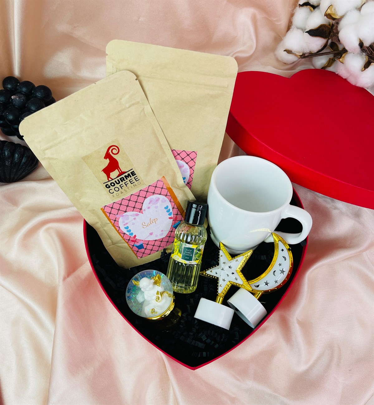 Özel Kalp Kutulu Sahlep Sıcak Çikolata Ve Mini Altınyaldızlı Melek Kar Küresi SetgiftmodaGmhs101446