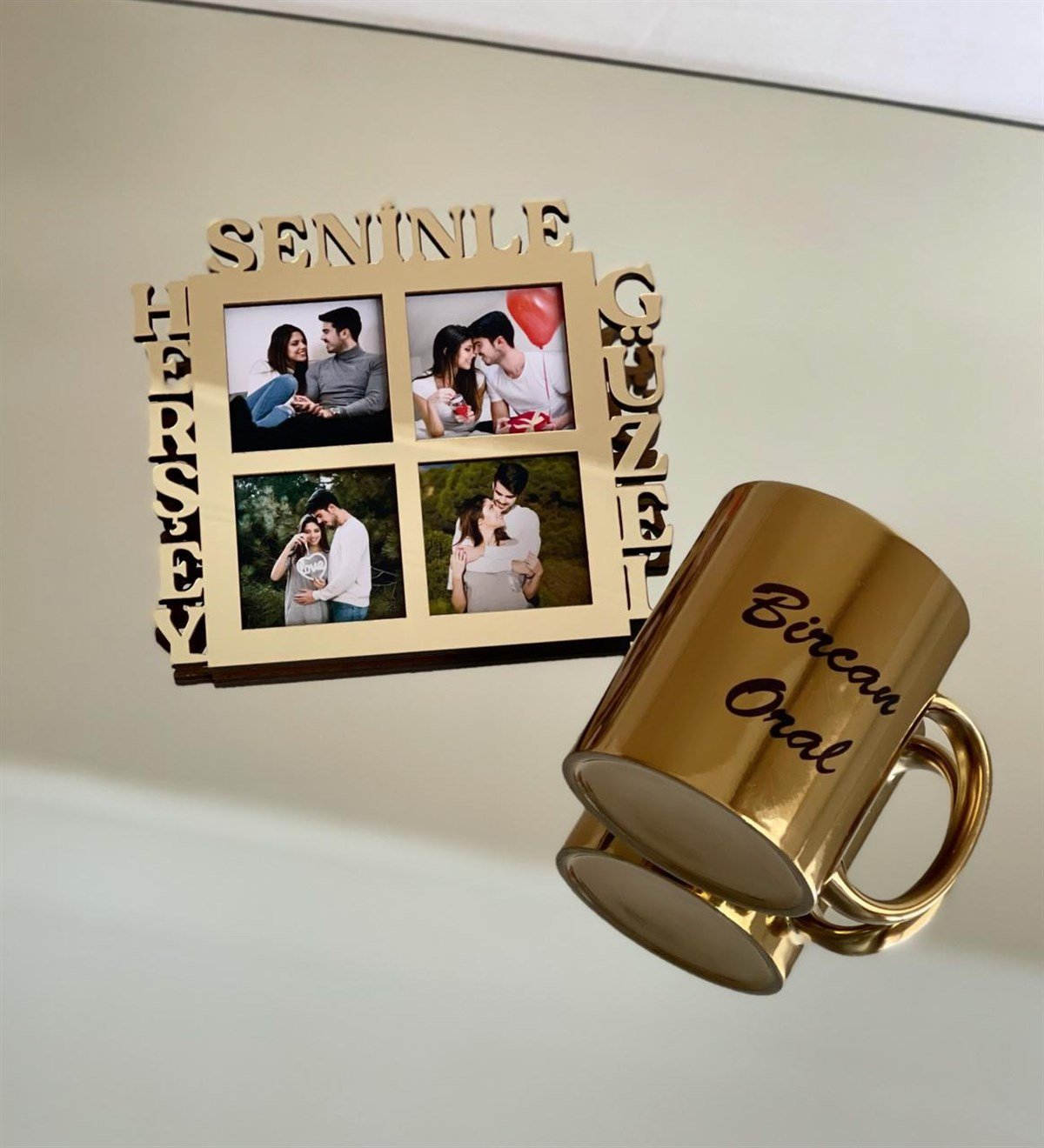 Kişiye Özel Herşey Seninle Güzel 4 Fotoğraf Standlı Mdf Gold Çerçeve Ve Gold Kupa SetgiftmodaGmhs100517-Gmfc100010-Gmkp100155