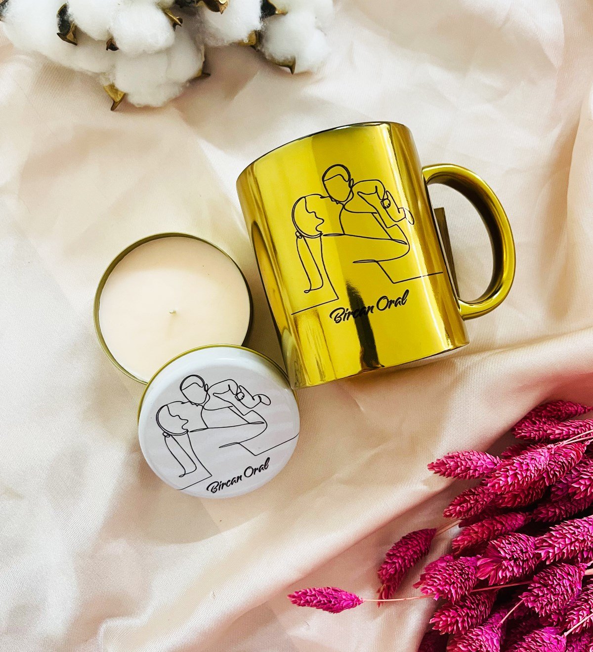 Kişiye Özel Çizgi Anne Tasarımlı Kokulu Mum Ve Gold Kupa Set giftmodaGmhs101627