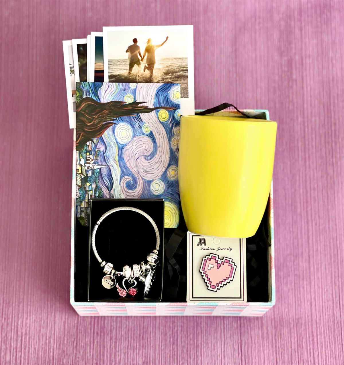 Kişiye Özel Van Gogh Tasarımlı Mini Albüm Sarı Bulut Kupa Rozet Ve Flamingo Pandora Bileklik Hediye Seti giftmodaGmhs100894
