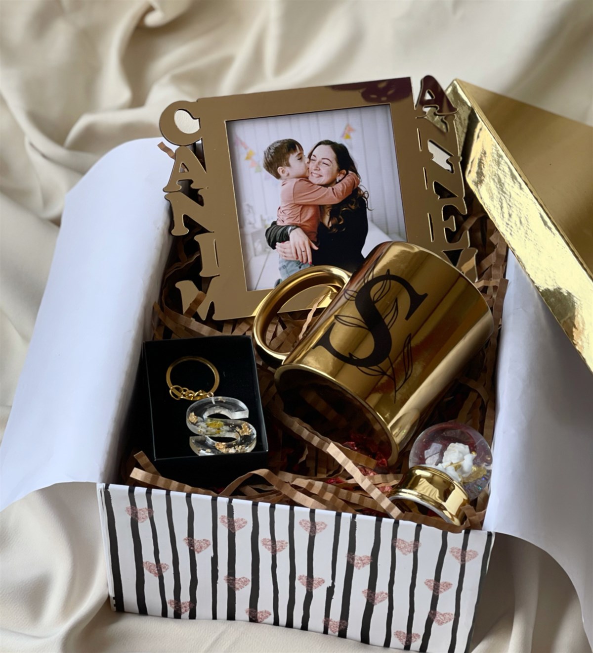 Gold Canım Annem Çerçeve Kupa Melek Kar Küresi Ve Epoksi Anahtarlık Anneler Günü Hediye SetigiftmodaGmhs100594