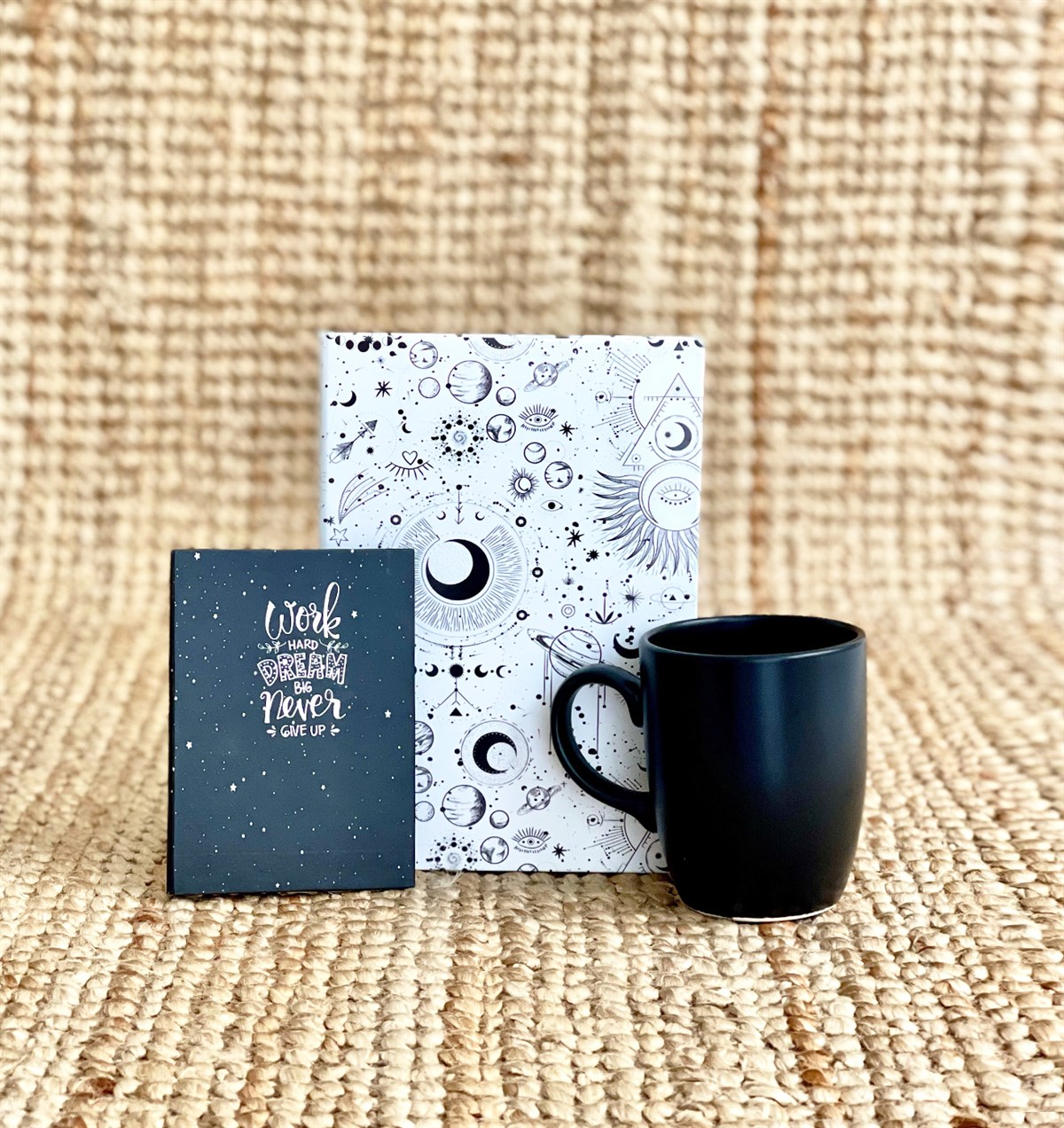 Work Hard Dream Tasarımlı Mini Albüm Siyah Bulut Kupa Ve Beyaz Tarot Tasarımlı Defter Hediye SetigiftmodaGmhs100928