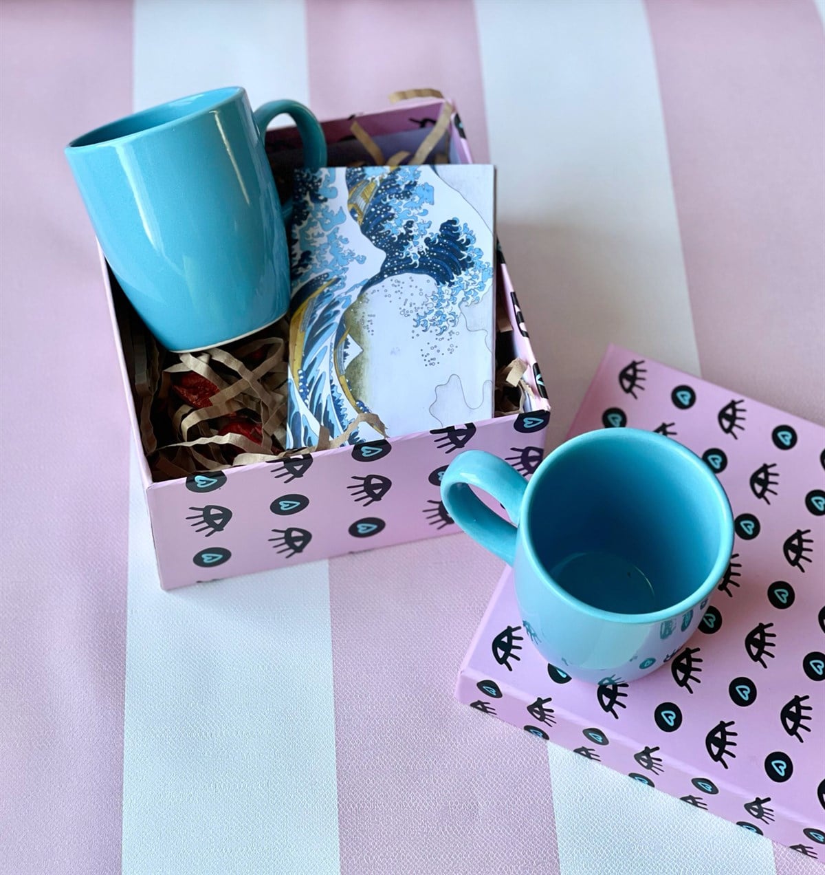 Dalga Tasarımlı Mini Albüm Ve 2'li Mavi Bulut Kupa Mini Hediye SetigiftmodaGmhs100872