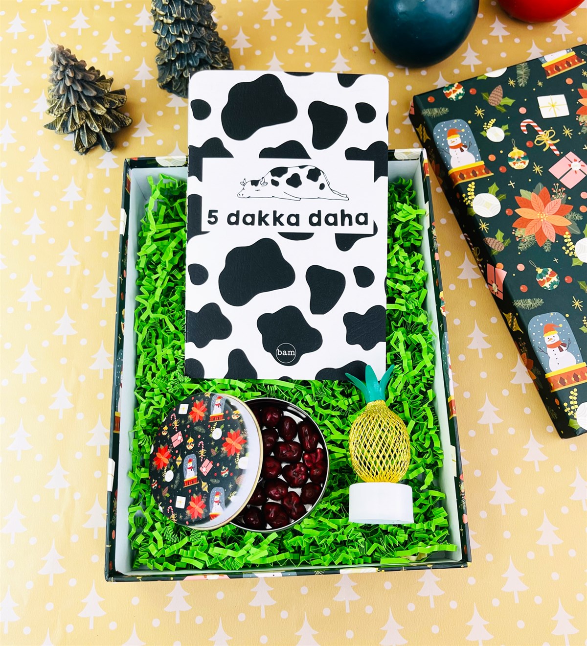 Hiç Mecalim Yok İnek Drajeli Kırmızı Yılbaşı Hediye SetigiftmodaGmhs101853