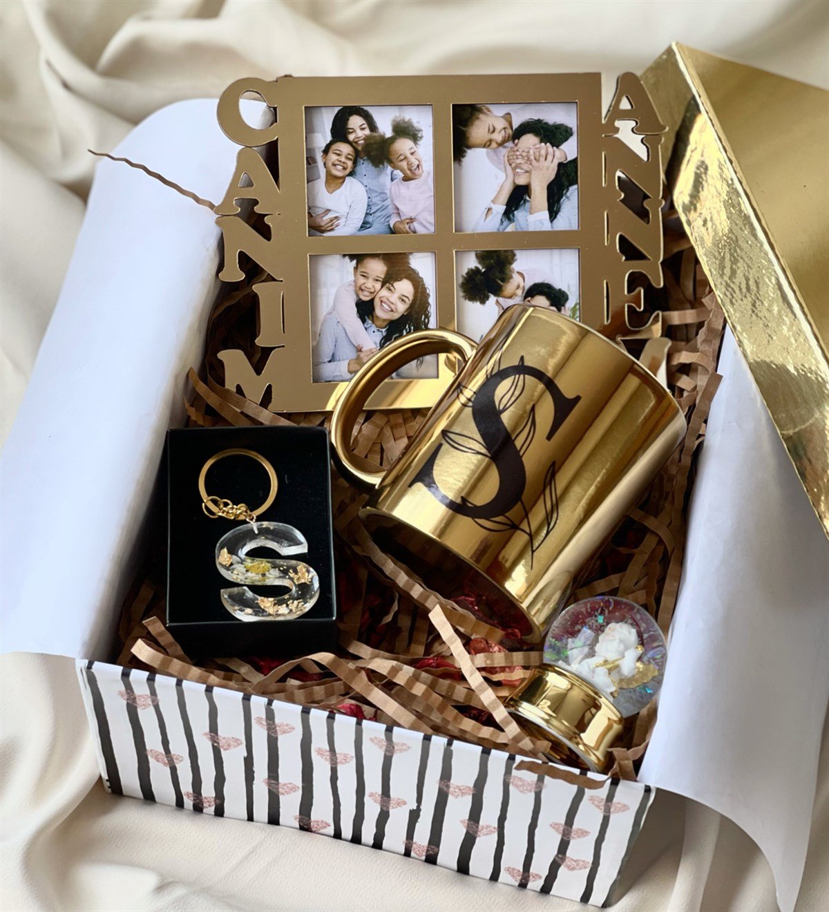 Gold Canım Annem Çerçeve Kupa Melek Kar Küresi Ve Epoksi Anahtarlık Anneler Günü Hediye SetigiftmodaGmhs100593