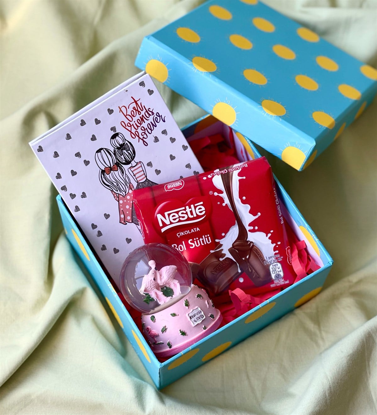 Özel Kutulu Best Friends Mini Albüm Çikolata Ve Mini Flamingo Kar Küresi Hediye SetiGiftmodaGmhs100735