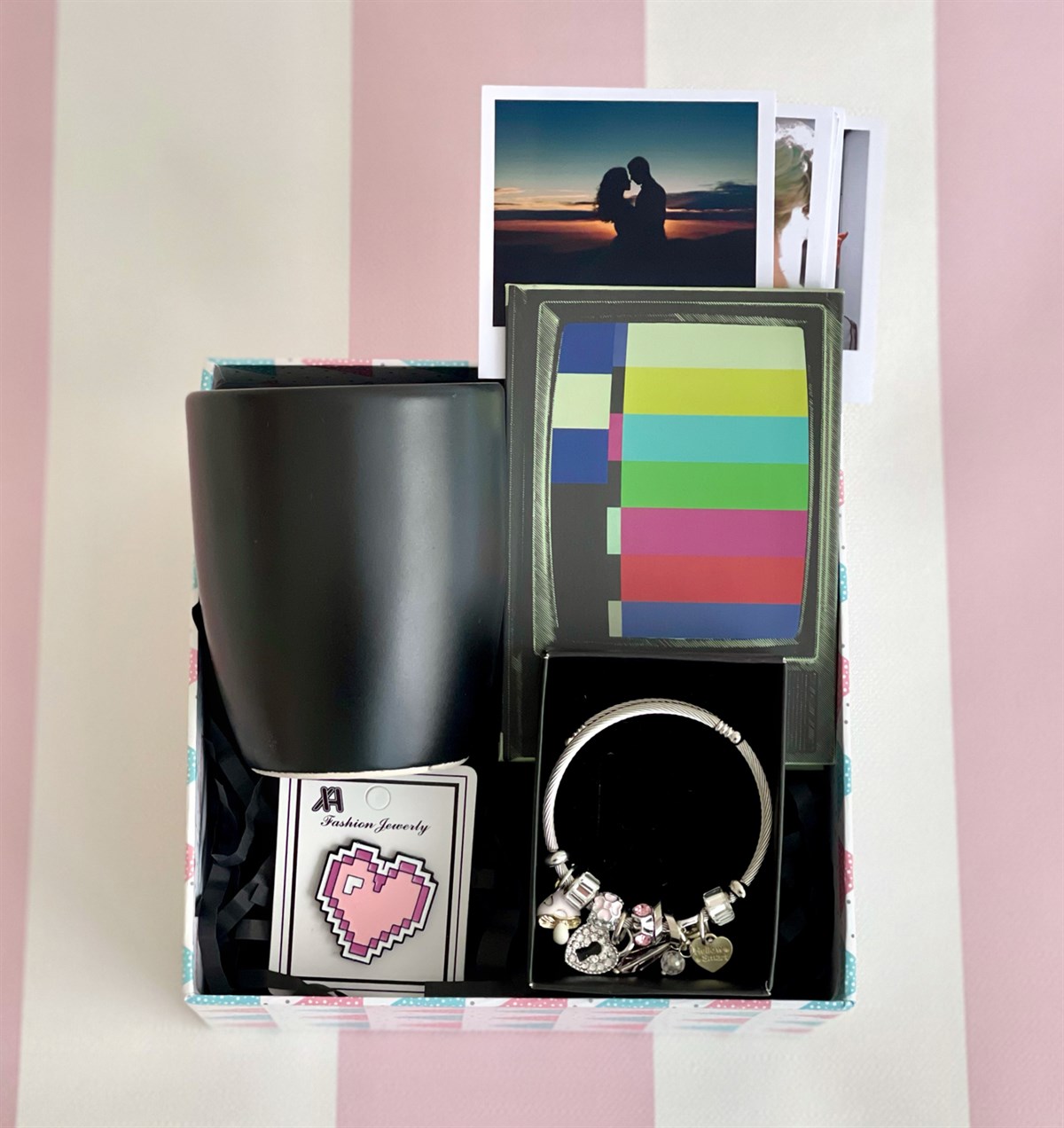 Kişiye Özel Nostaljik Tv Tasarımlı Mini Albüm Siyah Bulut Kupa Rozet Ve Kilit Kalp Pandora Bileklik Hediye SetigiftmodaGmhs100908