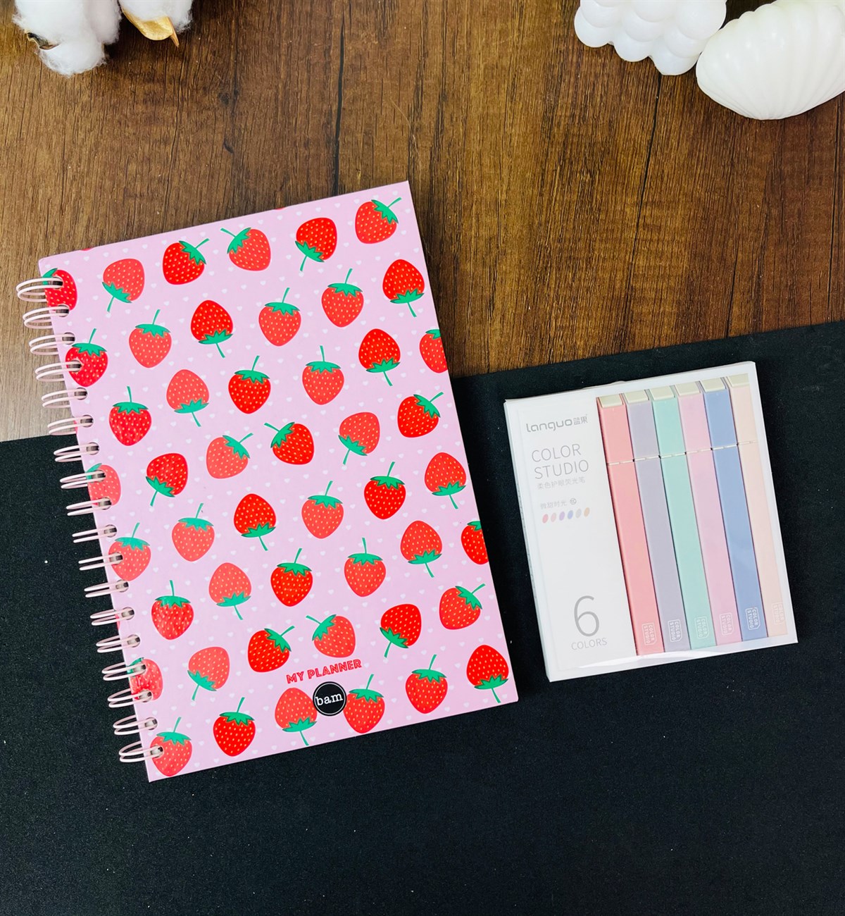 Çilek Tasarımlı Konuşan Ajanda Ve 6'lı Studio Color Kesme Uçlu Soft Keçeli Kalem SetgiftmodaGmhs101406