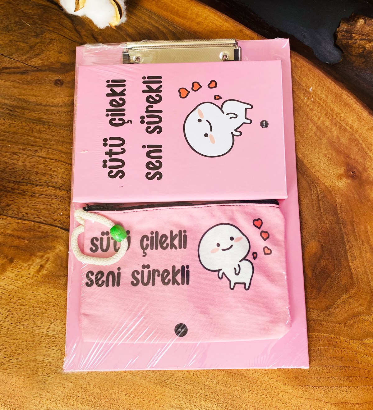 Sütü Çilekli Sekreterlik Defter Kalemlik Kırtasiye Seti SetigiftmodaGmhs101754