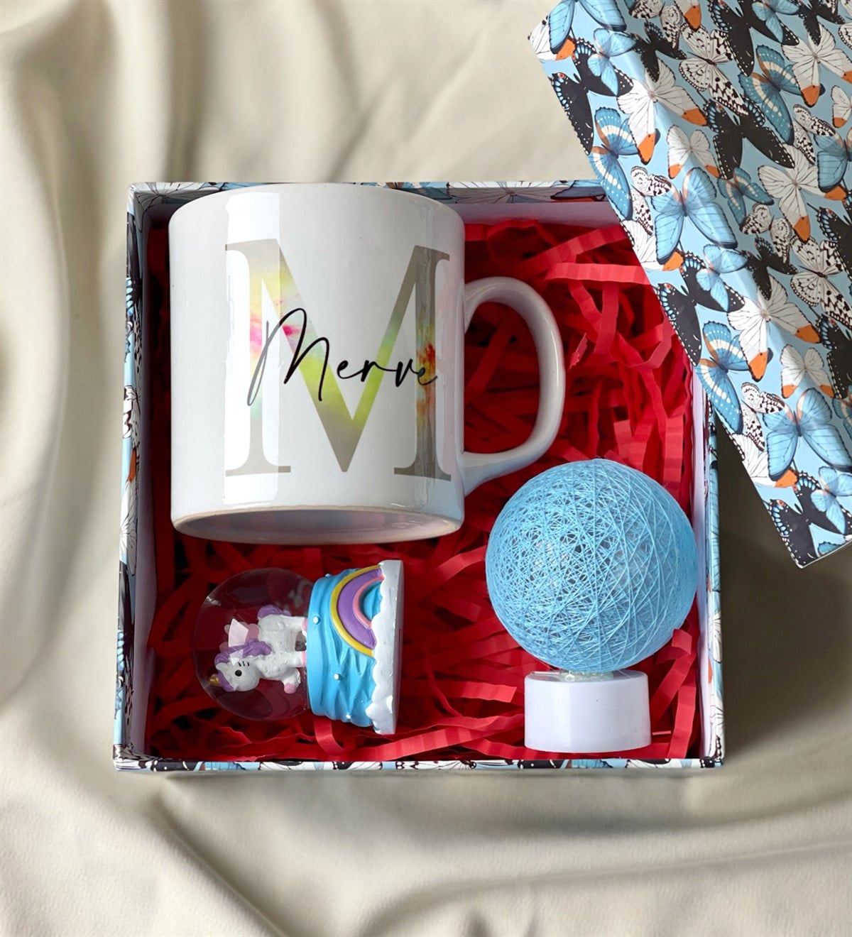 Kişiye Özel Kupa Mini Hasır Lamba Ve Mini Unicorn Gökkuşağı Kar Küresi Hediye SetigiftmodaGmhs100662