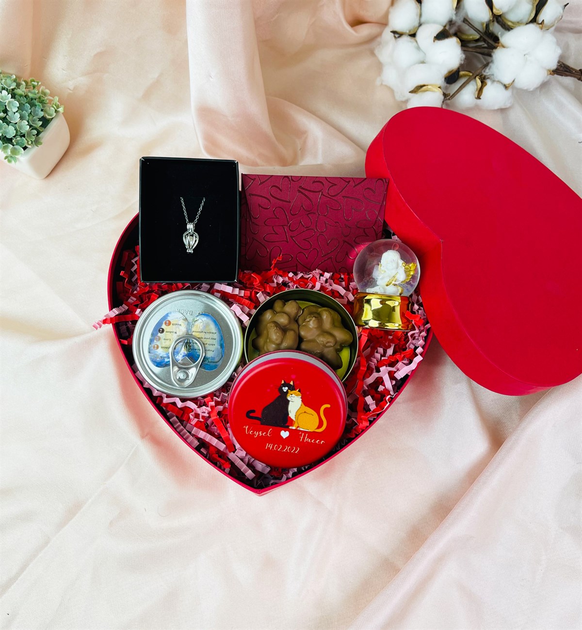 Kişiye Özel Sevimli Aşık Kediler Tasarımlı Sevgiliye Hediye SetigiftmodaGmhs101555