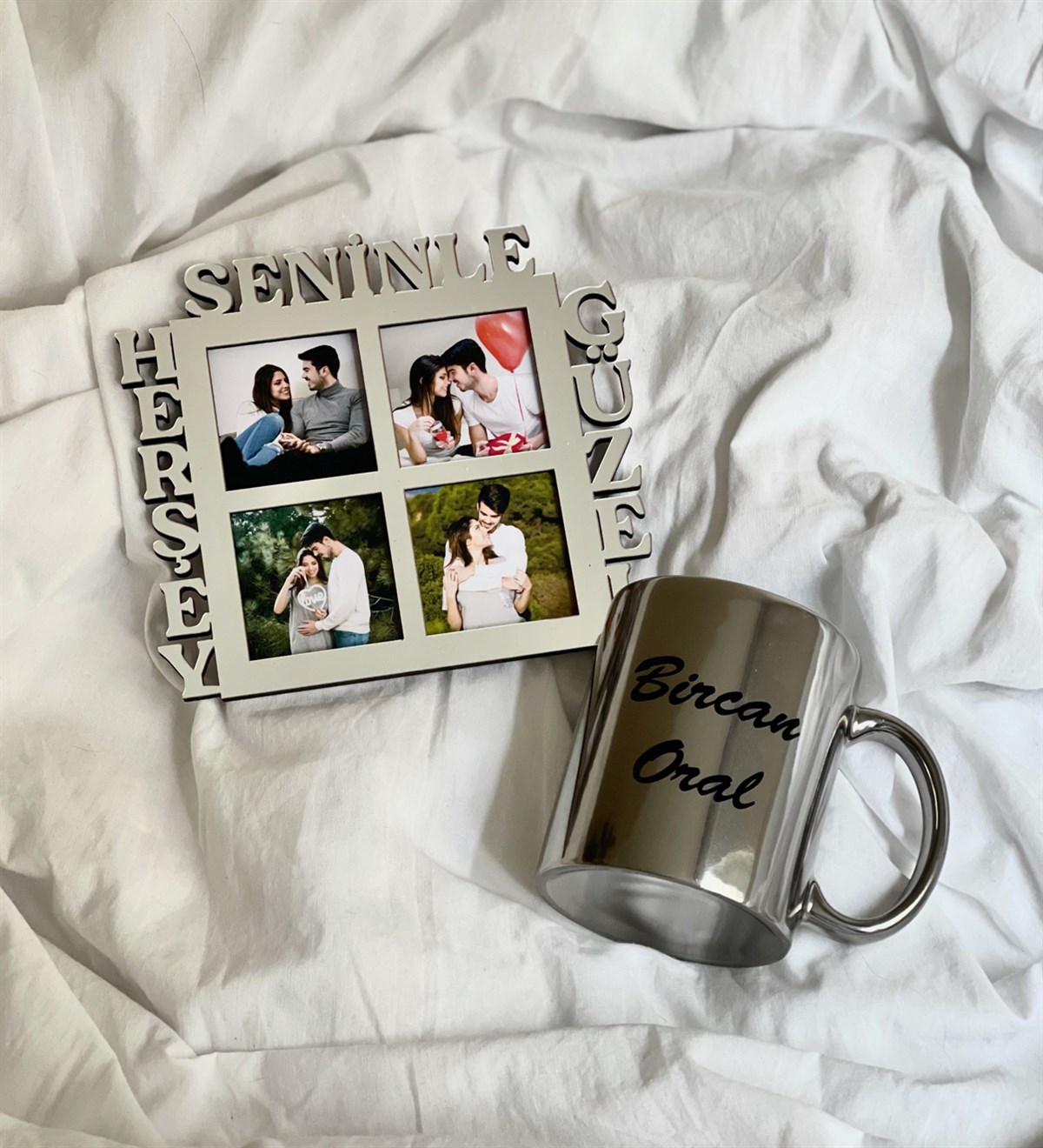  Kişiye Özel 4 Fotoğraflı Herşey Seninle Güzel Mdf Çerçeve Gümüş Ve Gümüş Kupa Set giftmodaGmhs100533-Gmfc100014-Gmkp100155