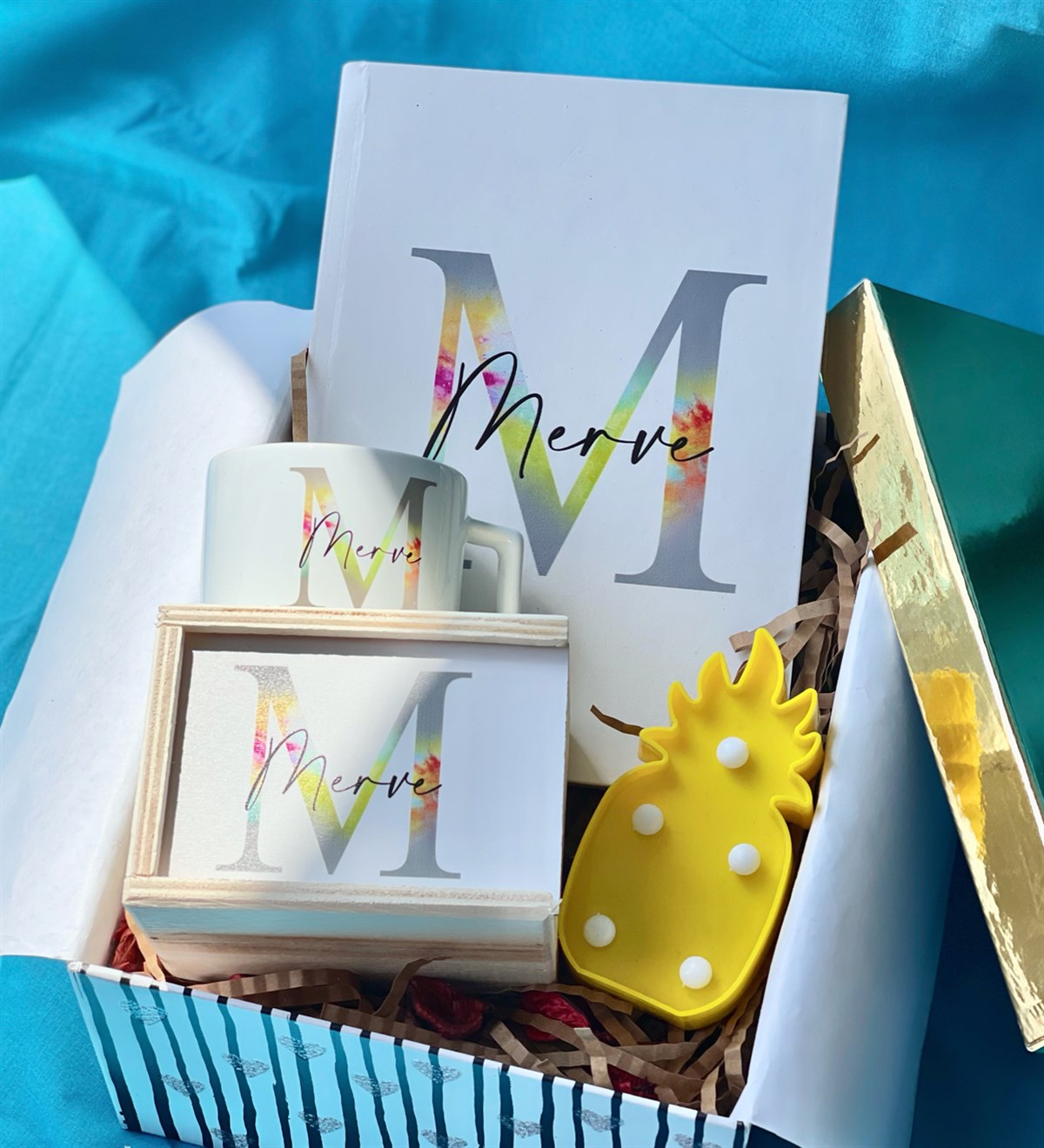 Kişiye Özel Harfli Ajanda Kupa Ve Mini Ananas Led Işık Hediye SetigiftmodaGmhs100641