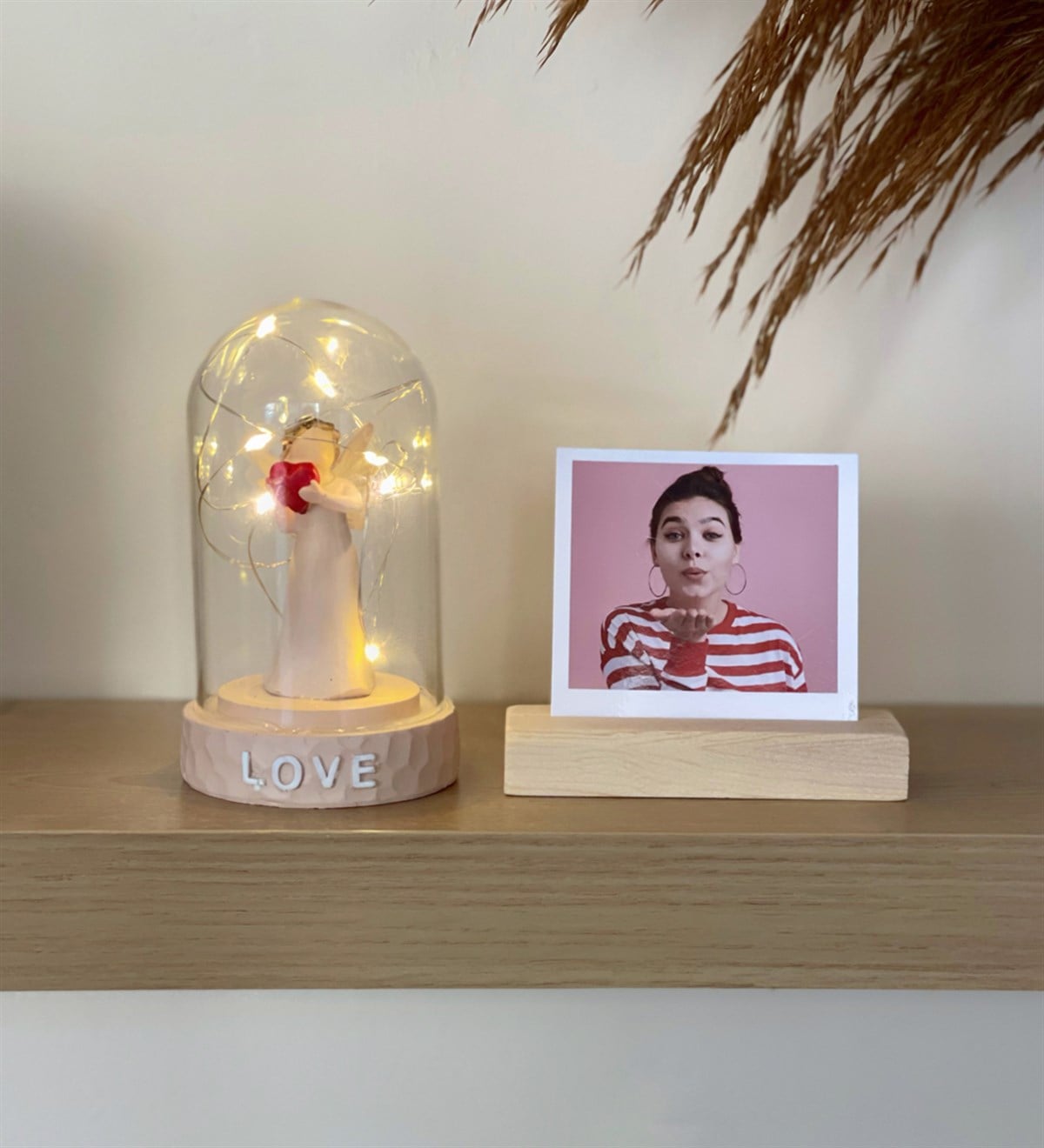 Kişiye Özel Ahşap Standlı Fotoğraf Ve Işıklı Aşk Perisi Biblo Hediye SetiGiftmoda Gmhs100472