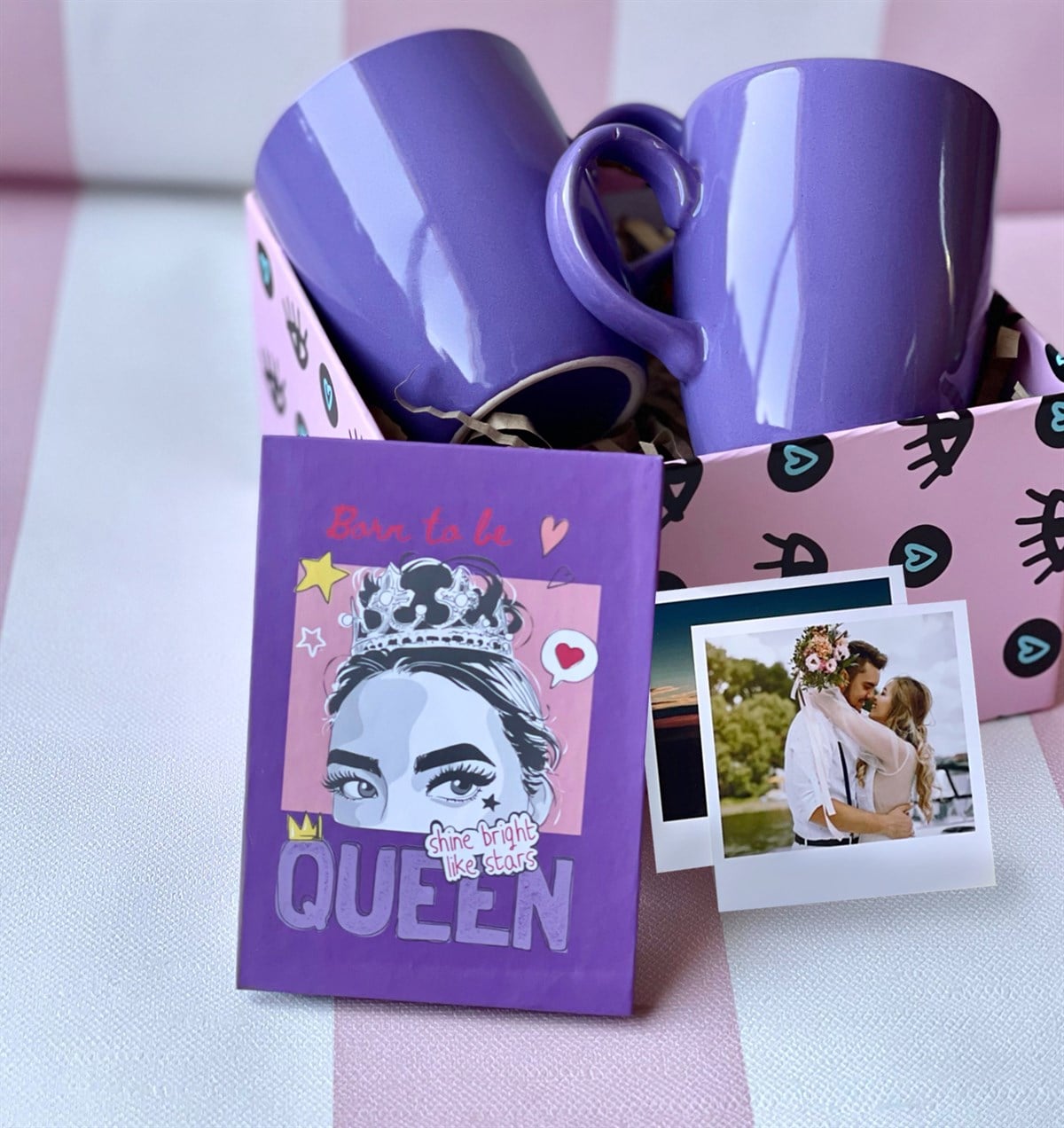 Kişiye Özel Pink Queen Tasarımlı Mini Albüm Ve 2'li Sarı Bulut Kupa Mini Hediye SetigiftmodaGmhs100878