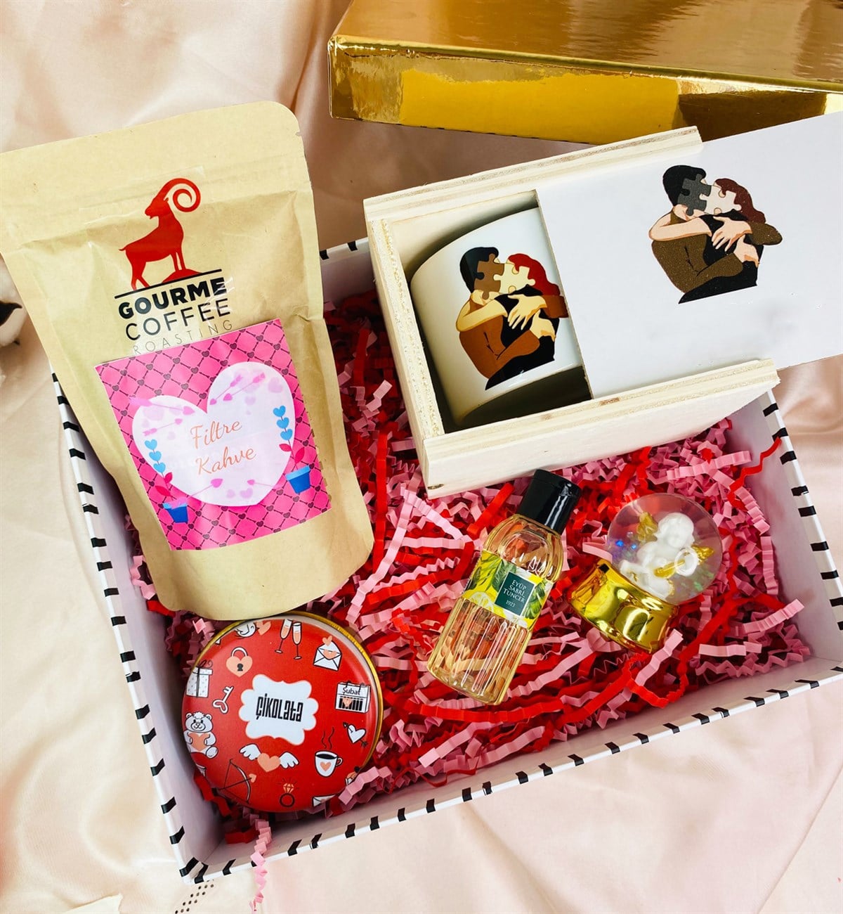 Yapboz Aşk Tasarımlı Kutulu Kupa Ve Altınyaldızlı Melek Kar Küresi SetgiftmodaGmhs101493