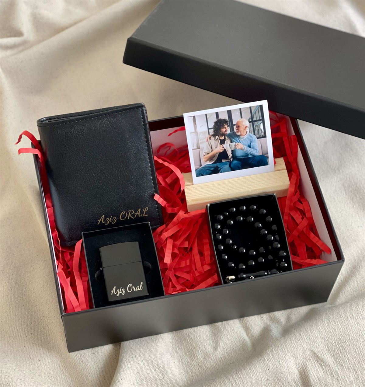Kişiye Özel Benzinli Çakmak Cüzdan Tesbih Ve Ahşap Standlı Fotoğraf Erkeklere Özel Hediye SetigiftmodaGmhs100786