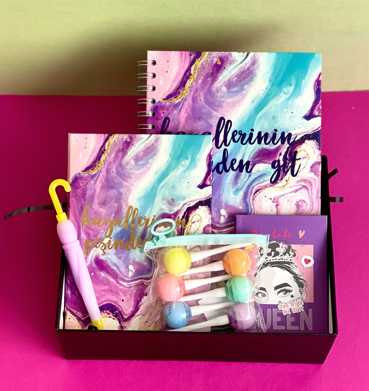 Hayallerinin Peşinden Git Konuşan Ajanda Defter Pink Queen Mini Albüm Şemsiye Kalem Ve Lolipop KalemGiftmodaGmhs101125
