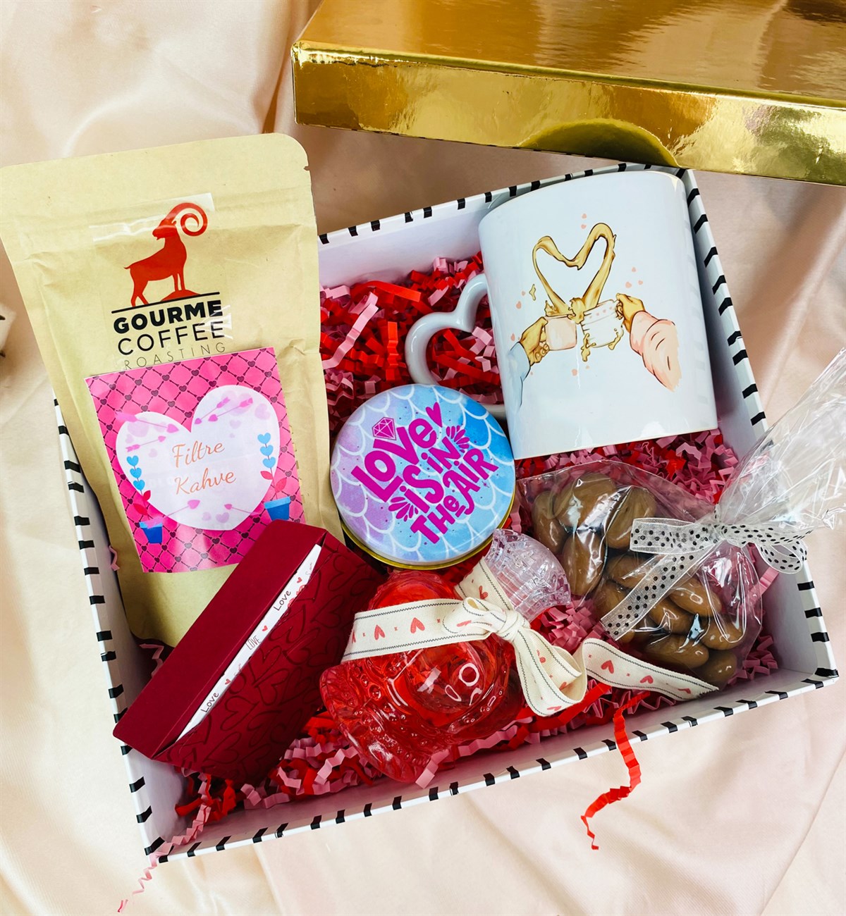 Kalp Kulplu Sevgili Kupa Ve Japon Kiraz Çiçeği Esanslı Kolanya Sevgiliye Hediye SetigiftmodaGmhs101467