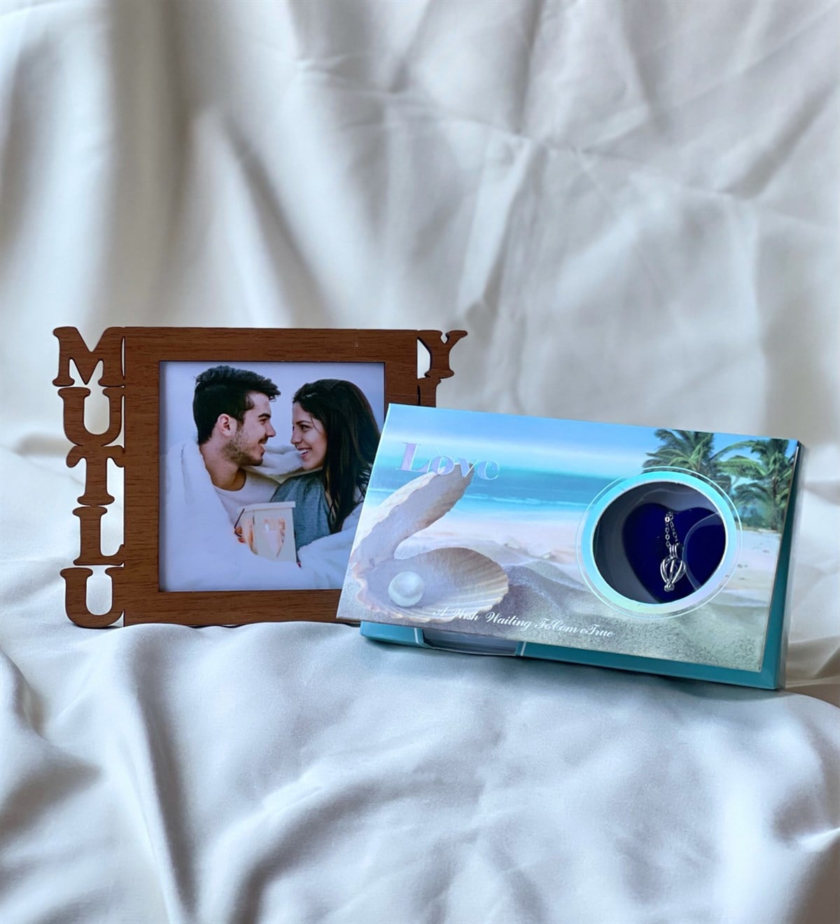 Ahşap Mutlu Yıllar Çeçeve Ve İnci Kolye Hediye SetiGiftmodaGmhs100713