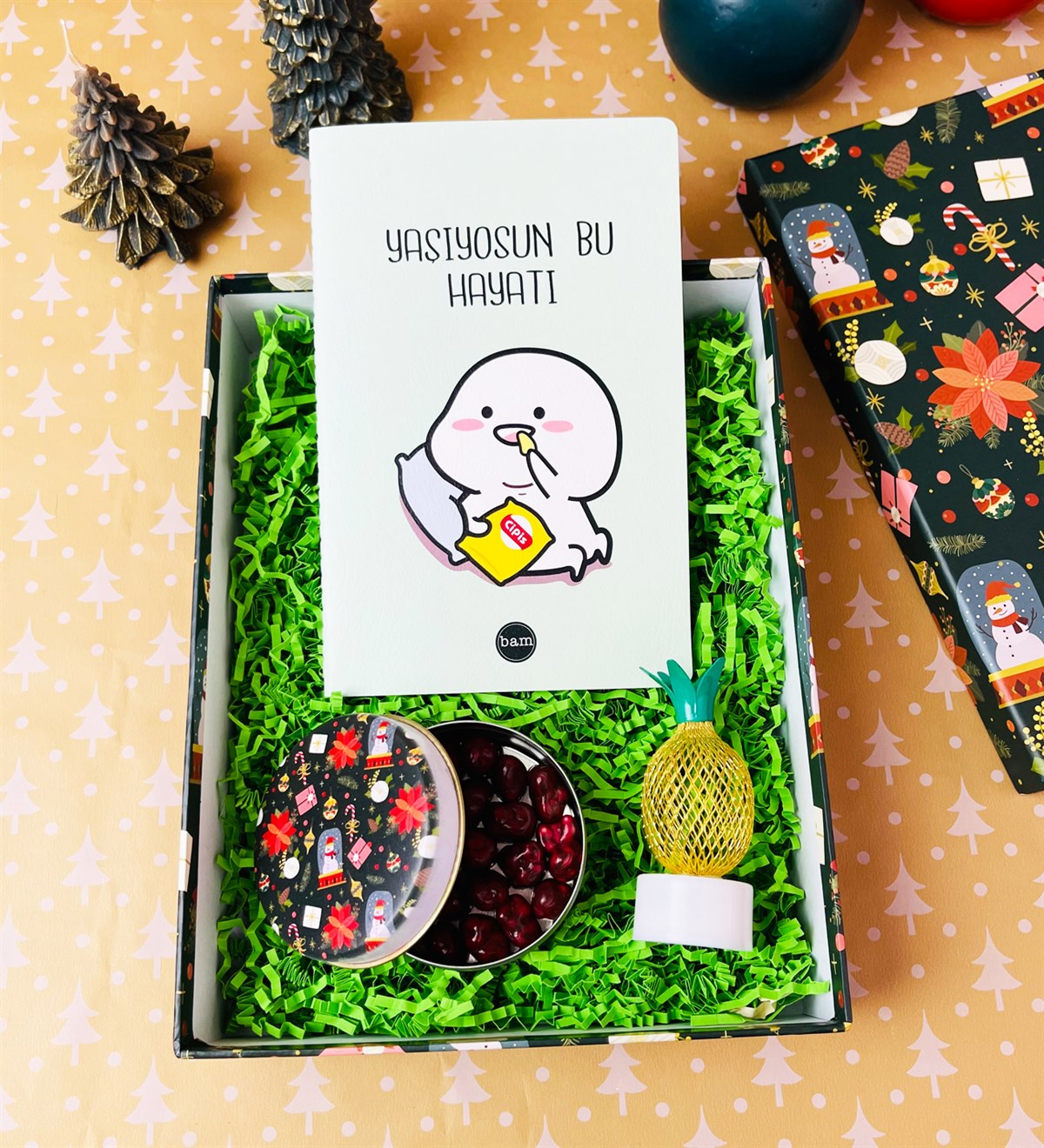 Yaşıyosun Bu Hayatı Drajeli Kırmızı Yılbaşı Hediye SetigiftmodaGmhs101855