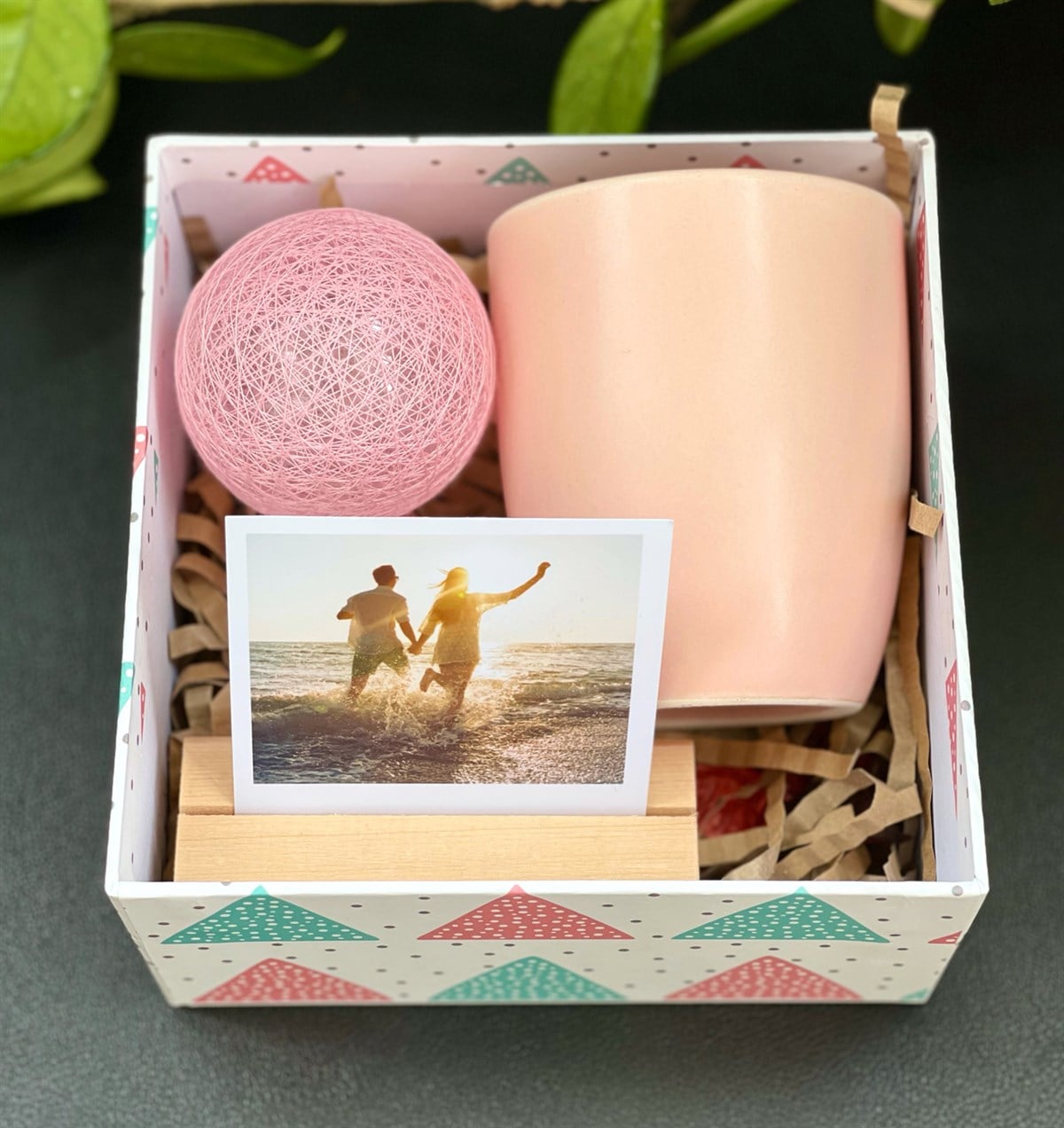 Kişiye Özel Ahşap Standlı Fotoğraf Pembe Bulut Kupa ve Hasır Lamba Mini SetgiftmodaGmhs100846