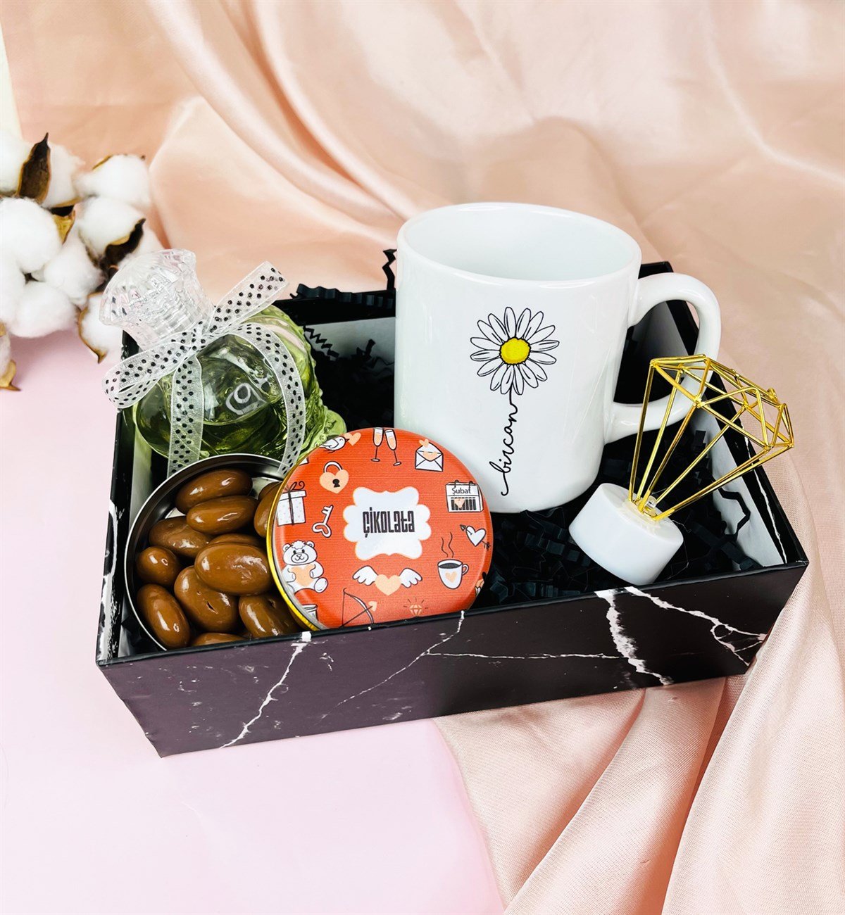  Kişiye Özel Papatya Tasarımlı Kadınlara Özel Hediye Seti giftmodaGmhs101601