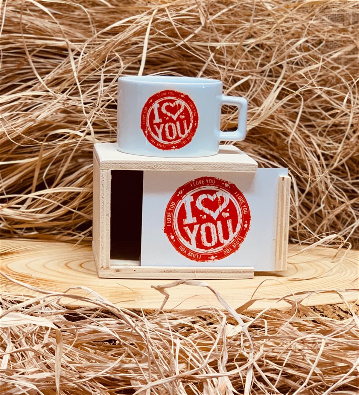 I Love You Mühürlü Tasarımlı Ahşap Kutulu Kupa Sevgiliye HediyeGiftmodai-love-you-kupa