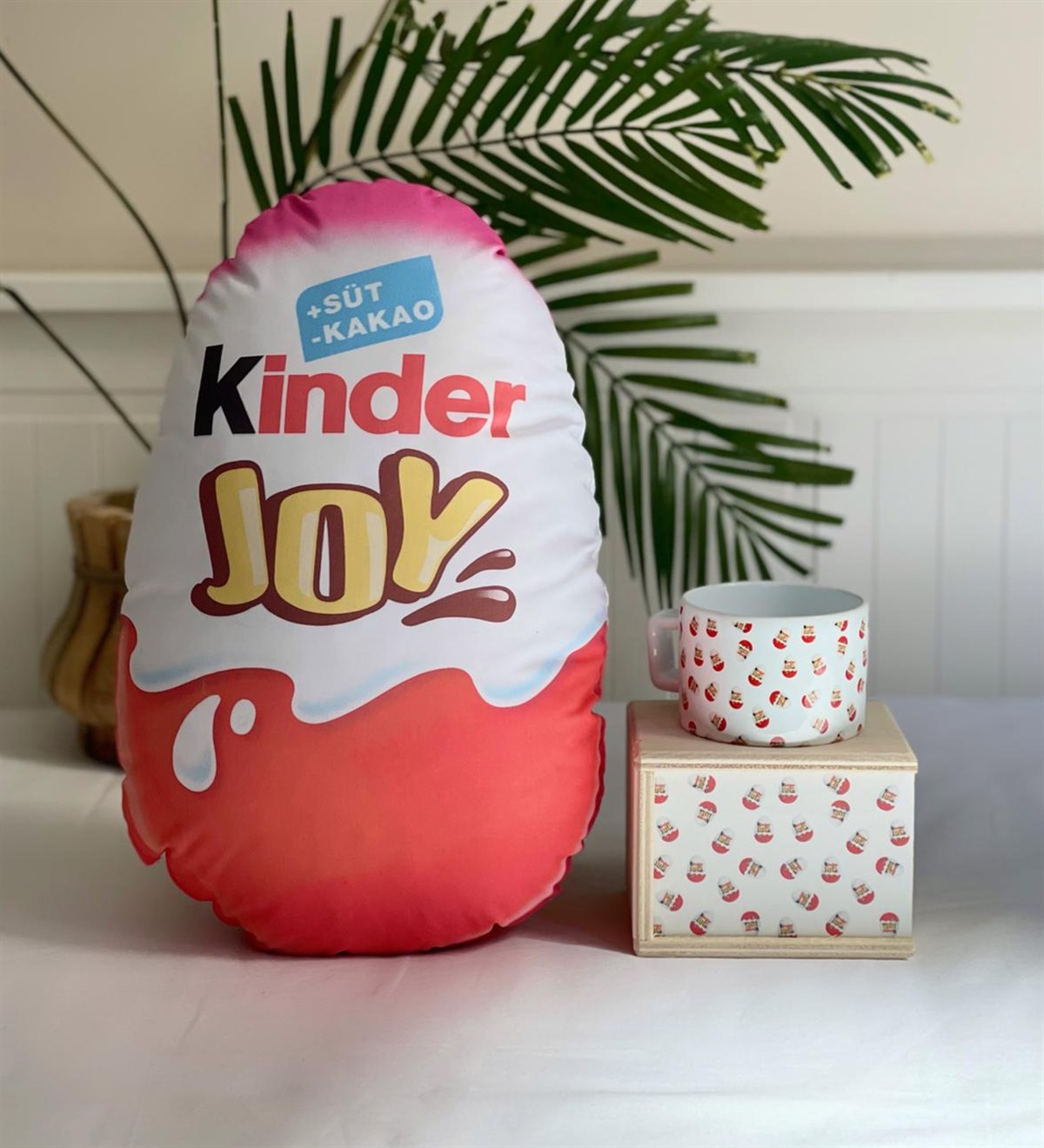 Süpriz Yumurta Tasarımlı Peluş Yastık Ve Kutulu Kupa Kupa SetGiftmodaGmhs100514-Gmy100013