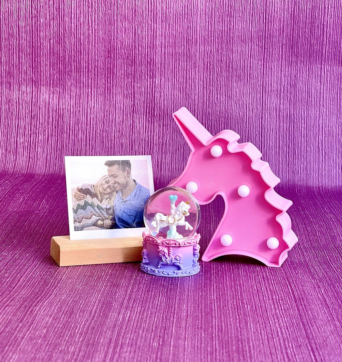 Kişiye Özel Fotoğraflı Unicorn Atlı Karınca Mini Kar Küresi Ahşap Fotoğraf Tutucu ve Led IşıkGiftmodaGmhs101103