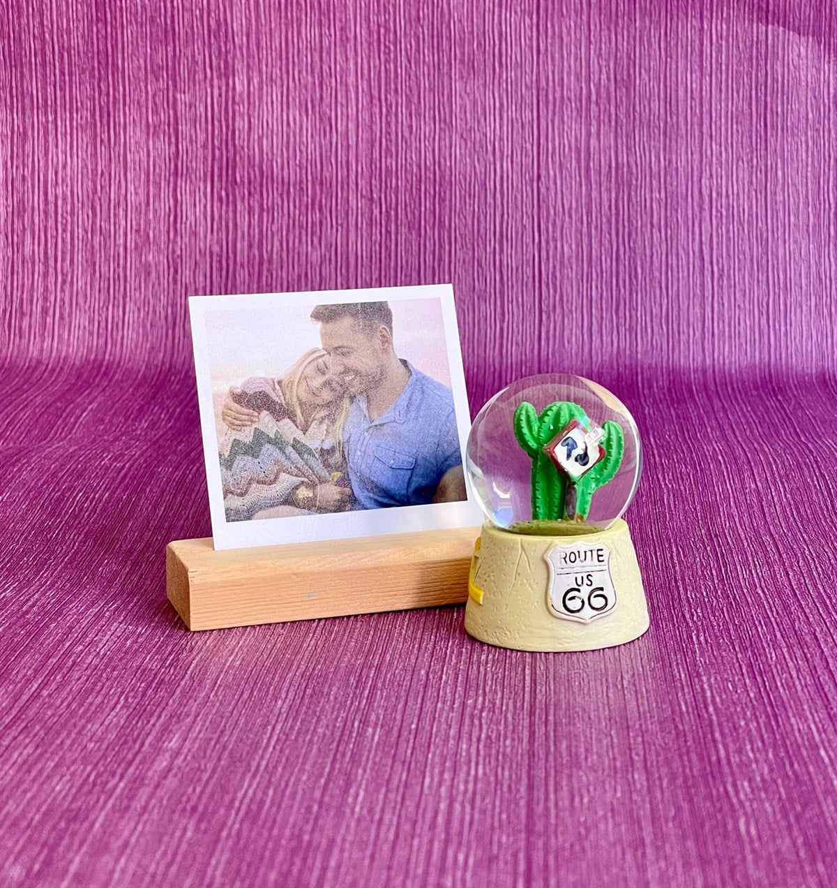 Kişiye Özel Fotoğraflı Yönlendirici Kaktüs Mini Kar Küresi ve Ahşap Fotoğraf TutucuGiftmodaGmhs101102