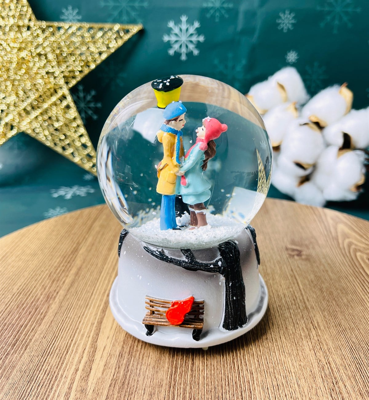 Orta Boy Sokak Lambası Altında Elele Tutuşan Romantik Aşıklar Işıklı Müzikli Kar Küresi giftmodaGm-4047