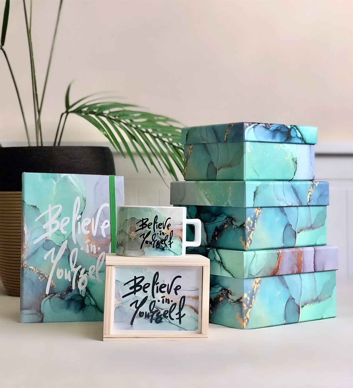 Kendine İnan Mottolu Tasarım 3'lü Kutu Lasttikli Defter Ve Kutulu Kupa SetGiftmoda Kendine-İnan-3'lüKutu-Defter-Kutulu-Kupa