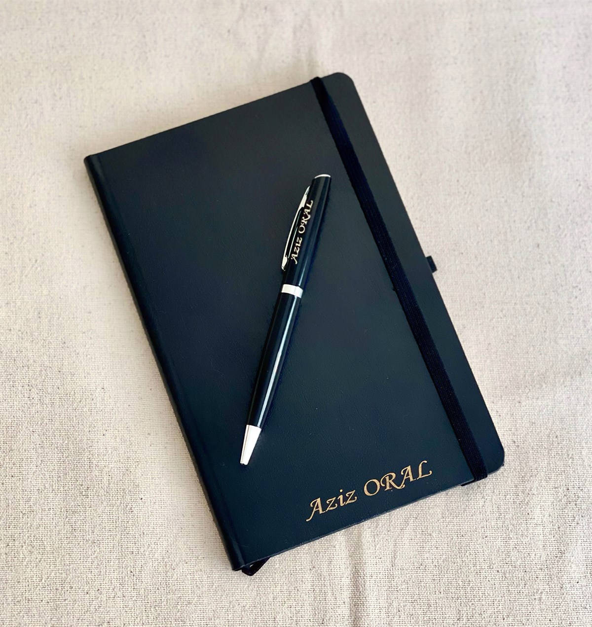 Kişiye Özel Siyah Deri Defter ve Roller Tükenmez KalemGiftmodaGmhs101091