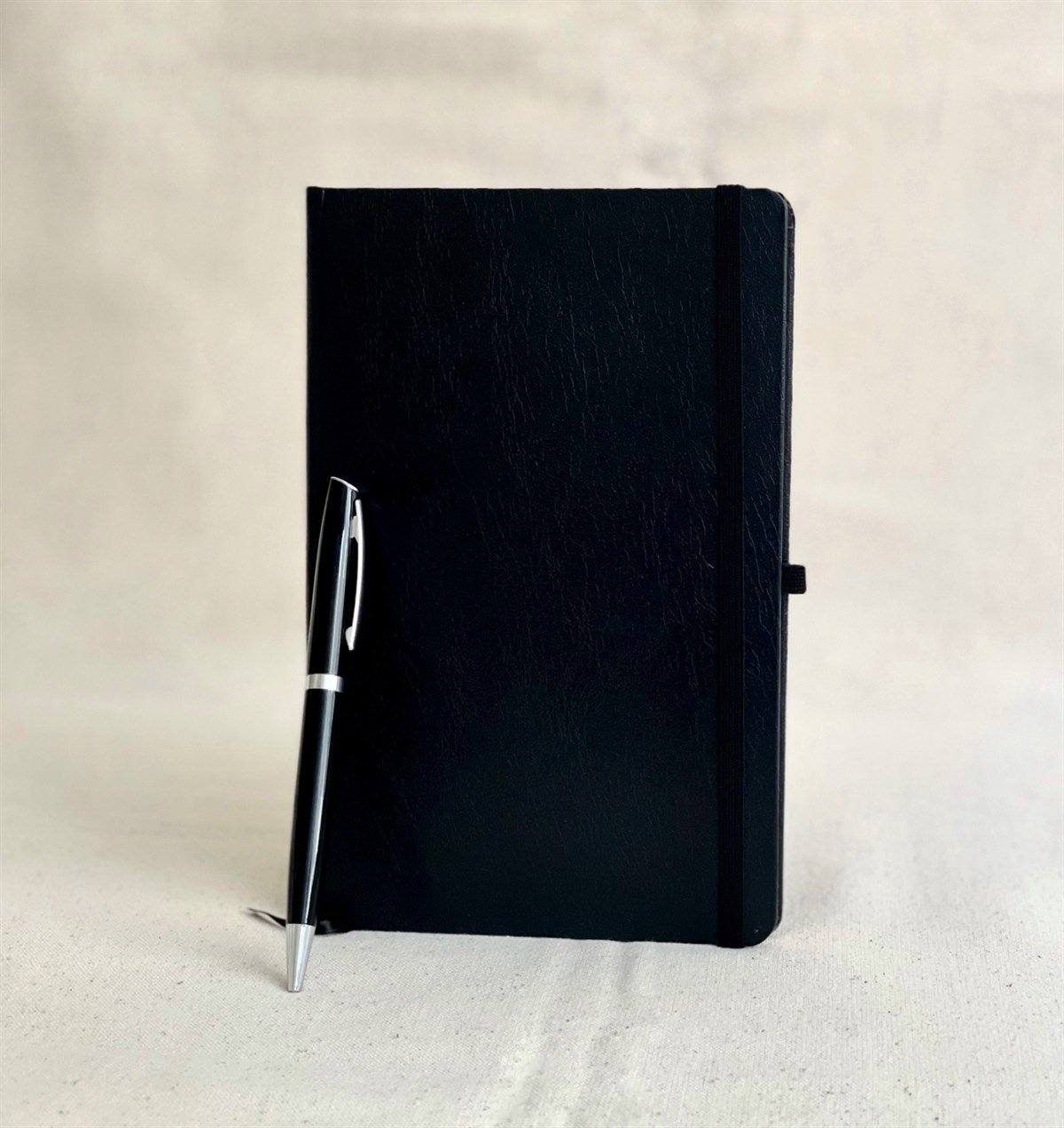 Siyah Deri Defter ve Roller Tükenmez KalemGiftmodaGmhs101089