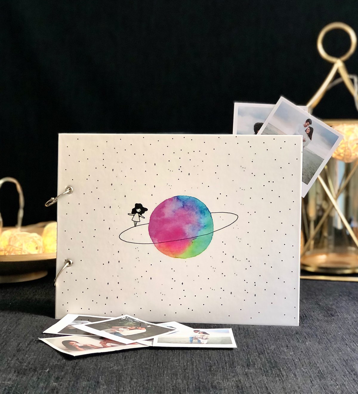 Kişiye Özel 20 Fotoğraflı Satürnlü Kız Tasarımlı Siyah Sayfa Kendin Yap Fotoğraf AlbümüGiftmodako-sk-album