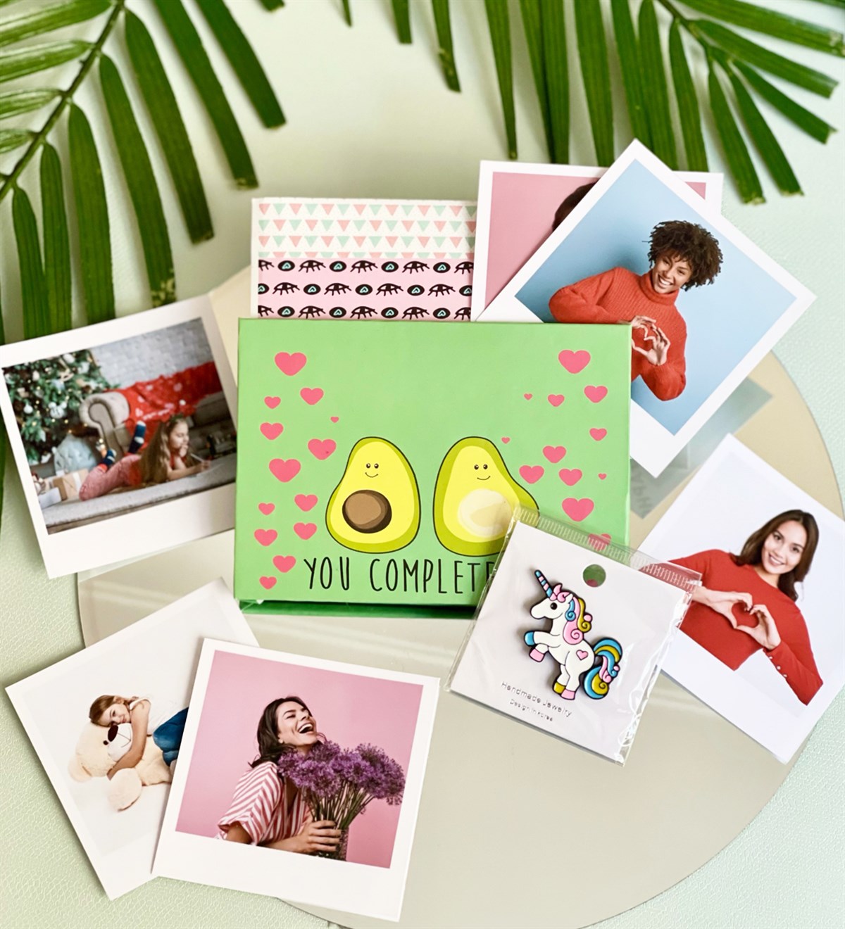 Kişiye Özel 6 Fotoğraflı Avokado Beni Tamamlıyorsun Mini Albüm Ve Rozet SetGiftmodaGmhs100298
