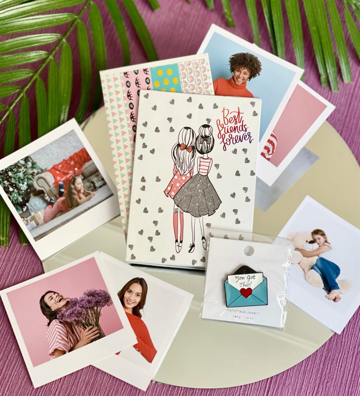 Kişiye Özel 6 Fotoğraflı Best Friends Mini Albüm Ve Rozet SetGiftmodaGmhs100288