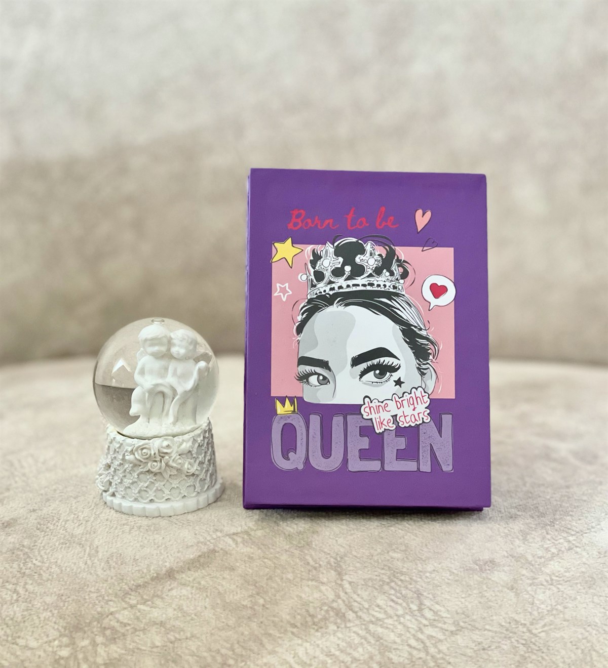 Kişiye Özel 6 Fotoğraflı Pink Queen Tasarımlı Mini Albüm Ve Mini Melek Kar Küresi SetGiftmodaGmhs100069