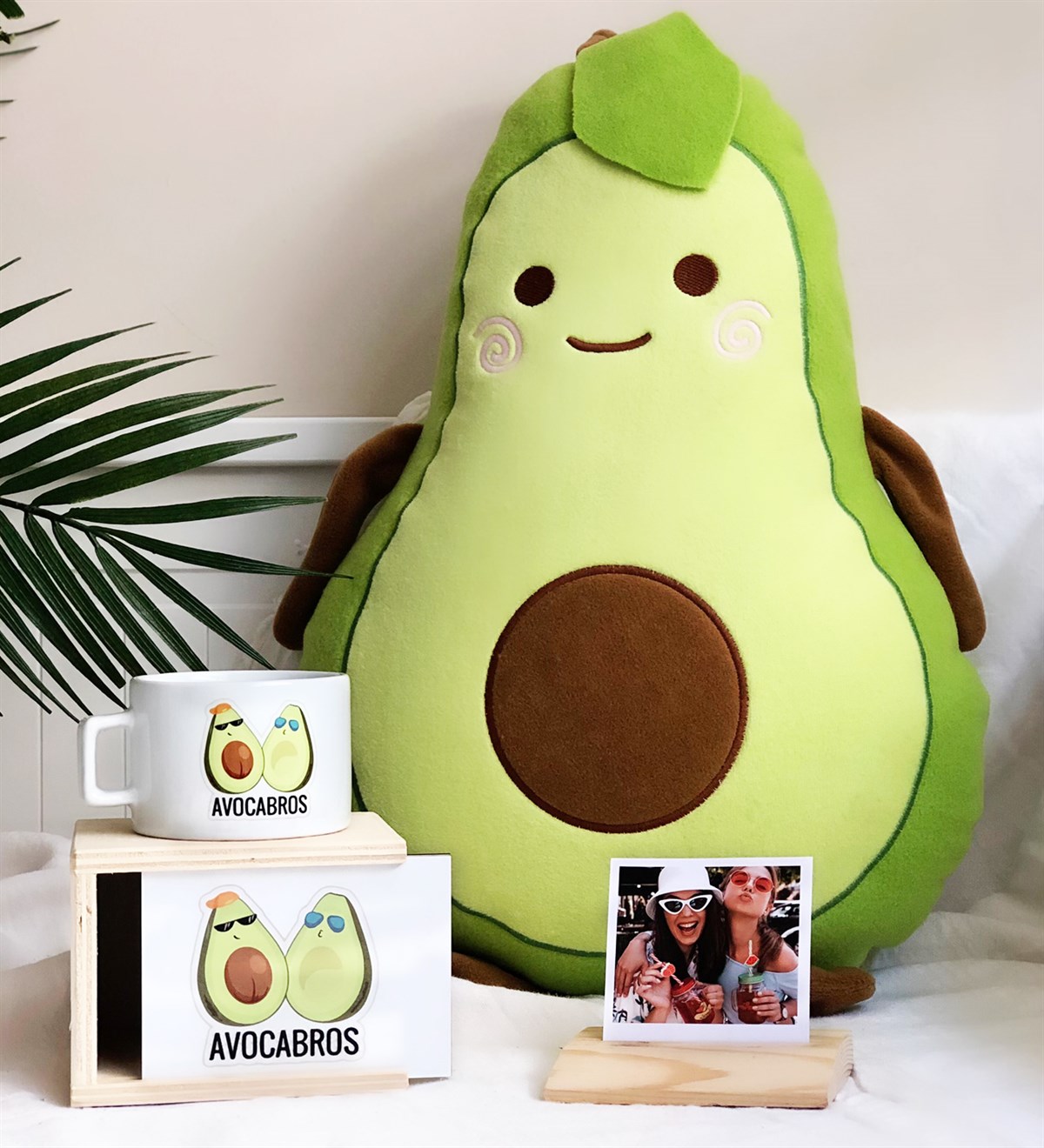 Kişiye Özel Ahşap Fotoğraf Tutucu Kişiye Özel Kaktüs Not Tutucu Avocado Yastık Ve BRO Best Friends Forever Kutulu KupaGiftmodaK-Ö-Fotoğraf-Tutucu- akk-bro-Kupa-Avocado-Yastık 