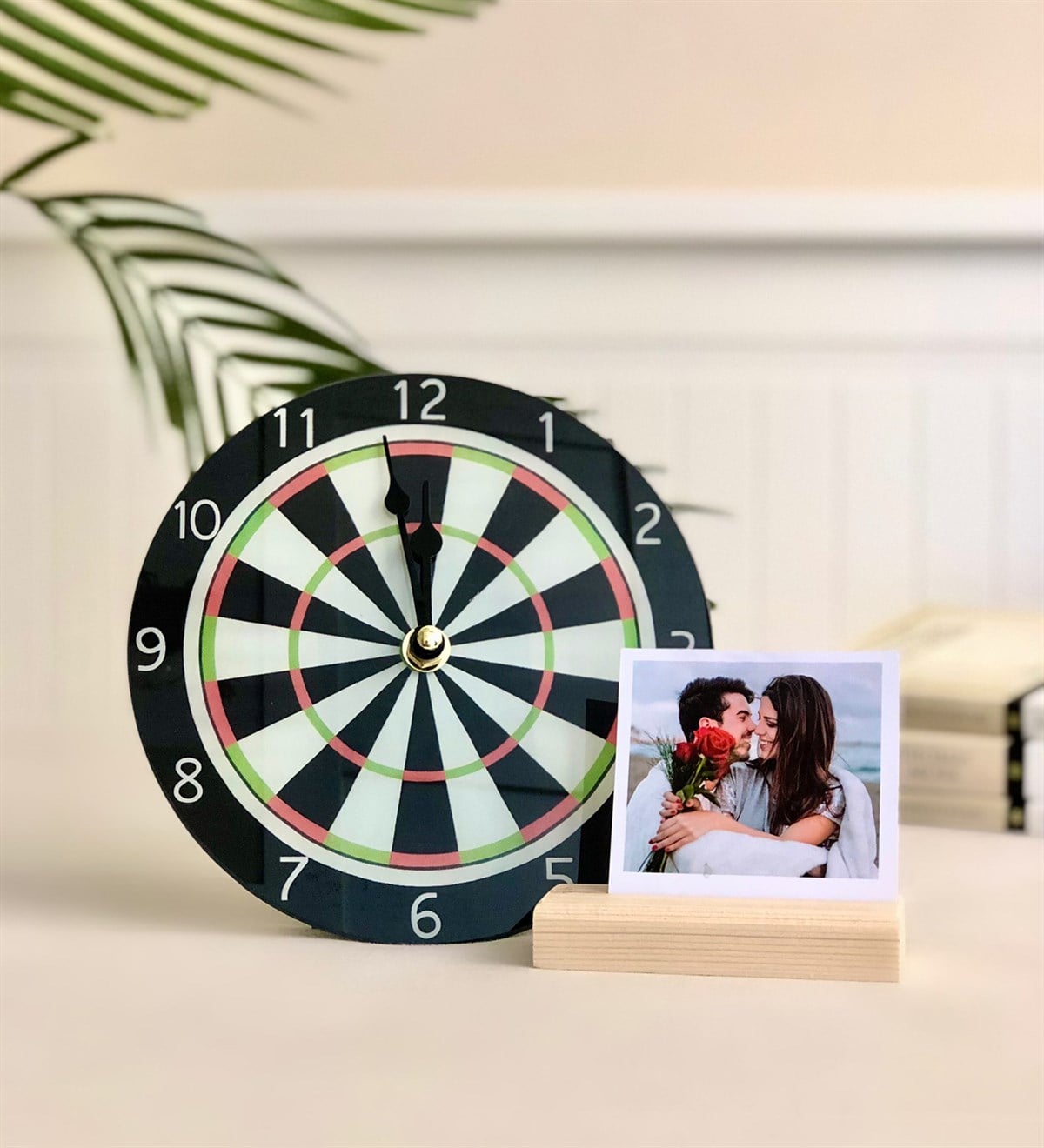 Kişiye Özel Ahşap fotoğraf Tutucu Ve Dart Masa SaatiGiftmodaGm-Set-104