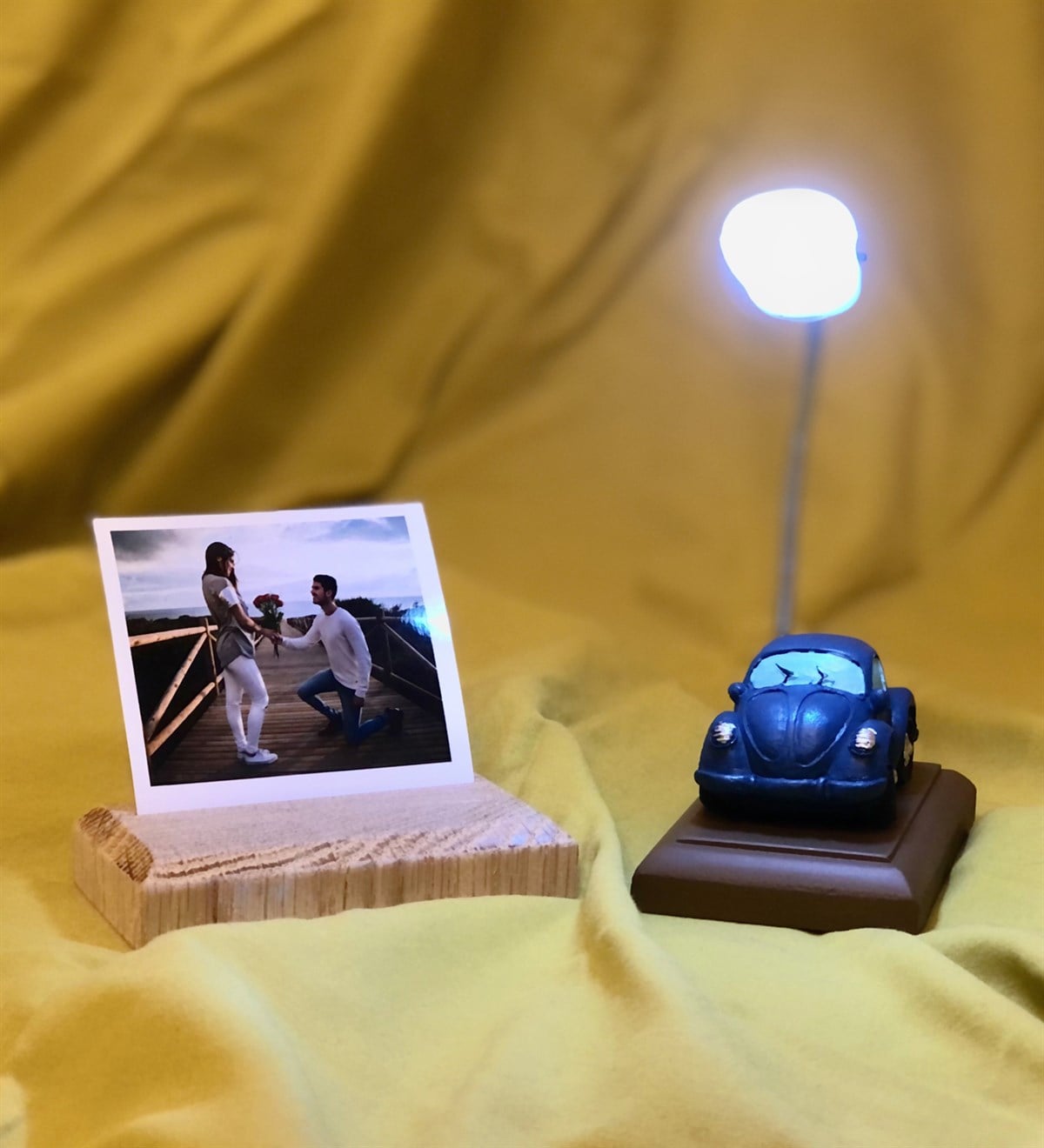 Kişiye Özel Ahşap Fotoğraf Tutucu Ve Mini Araba Masa Lambası SetGiftmodaGmhs100034