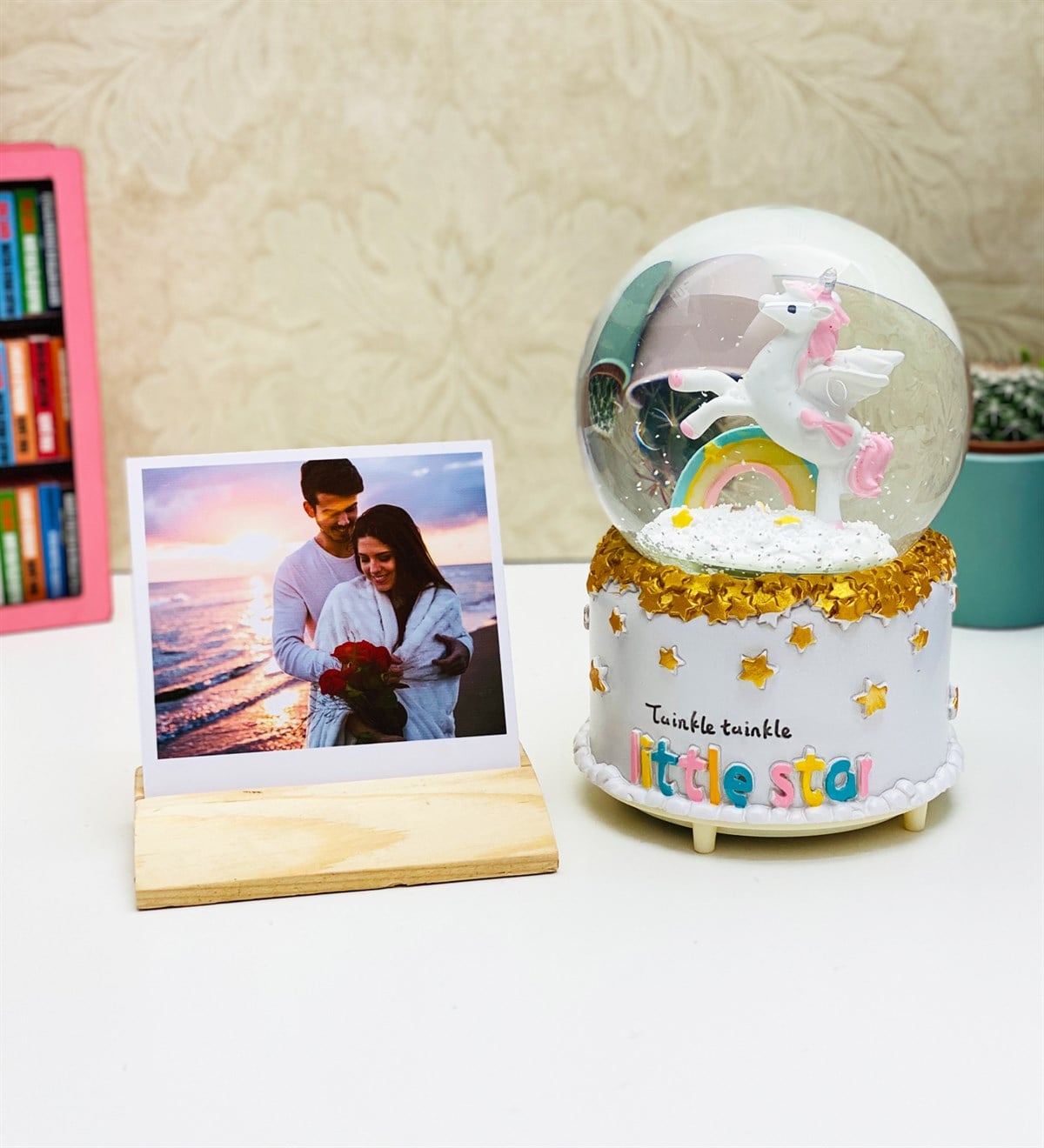 Kişiye Özel Ahşap Fotoğraf Tutucu Ve Unicorn Kar KüresiGiftmoda Ko-Foto-GM-1197-Gökkuşağı-Set 