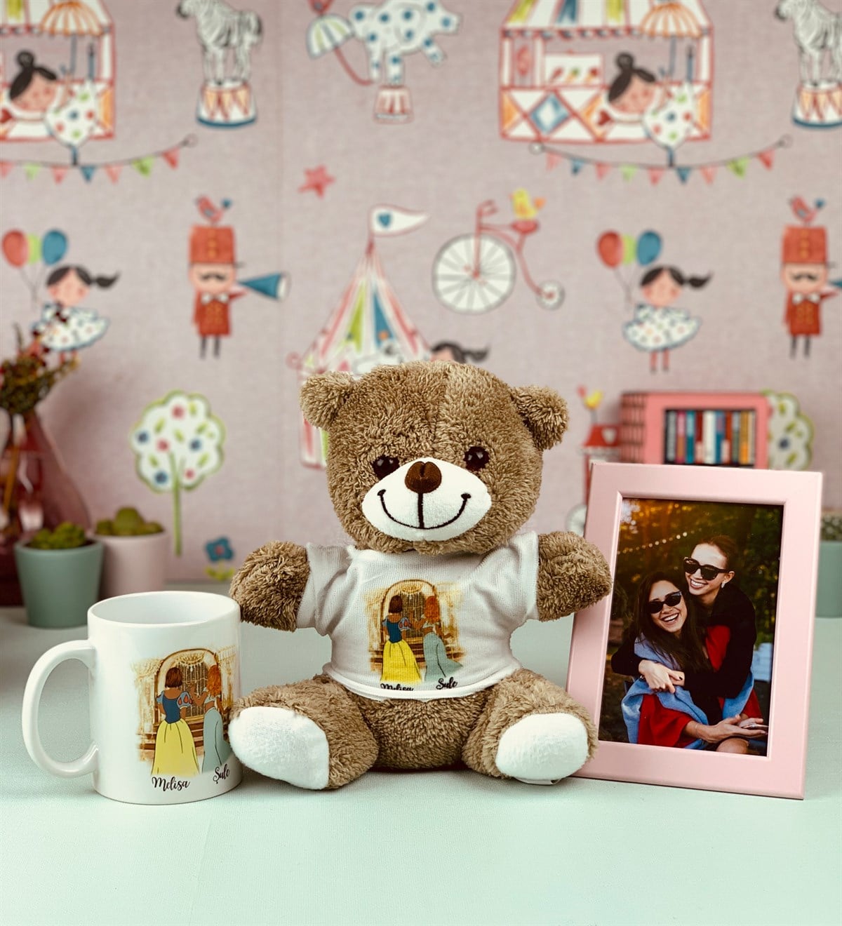 Kişiye Özel Best Friend Kupa Ayıcık Ve Fotoğraf ÇerçevesiGiftmodaBest-Friend-Kupa-Ayıcık-Ve-Fotoğraf-Çerçevesi-2